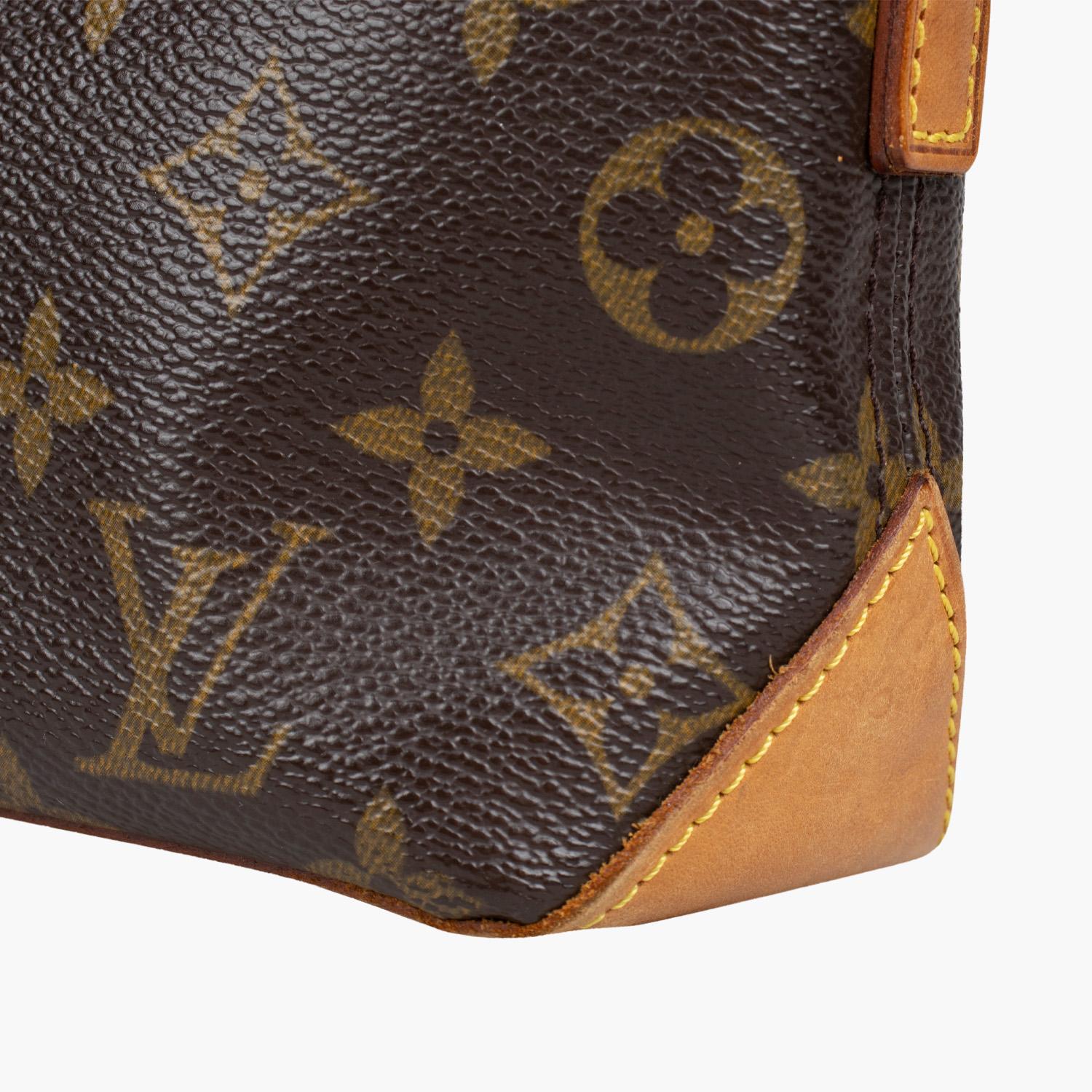 Louis Vuitton Trotteur Crossbody Bag For Sale 2