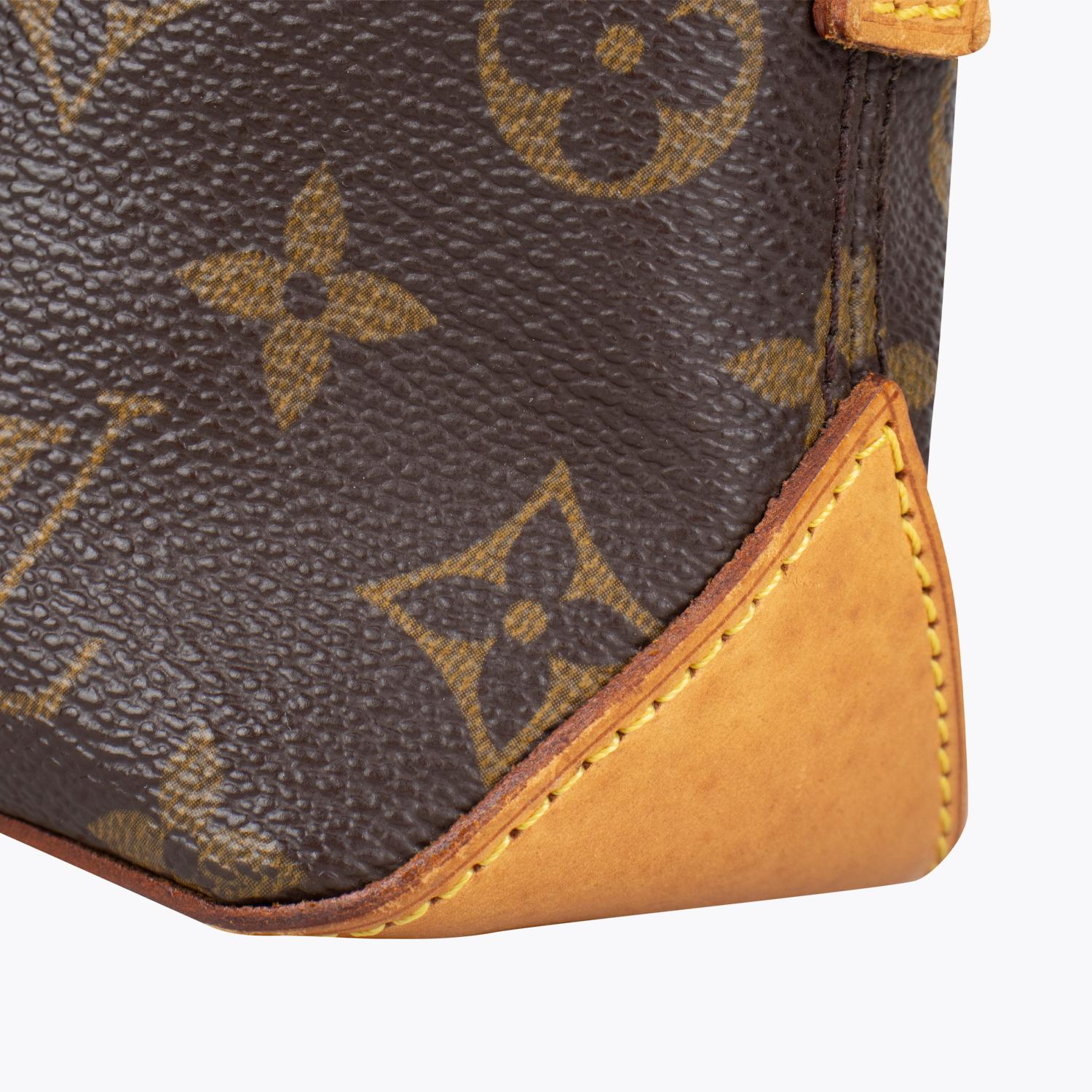 Louis Vuitton Trotteur Crossbody Bag 3