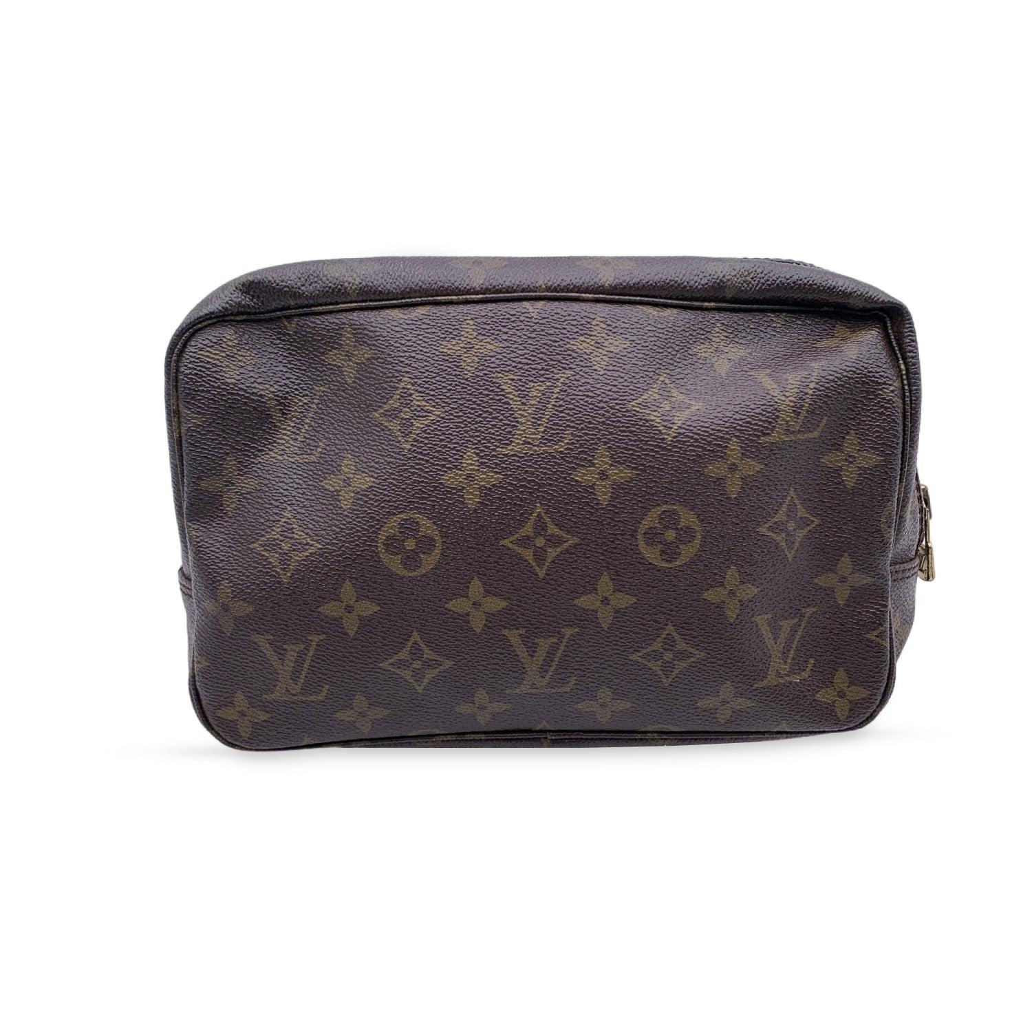 Women's or Men's Louis Vuitton Trousse 23 Vintage Monogram Cosmetic Pochette Bag