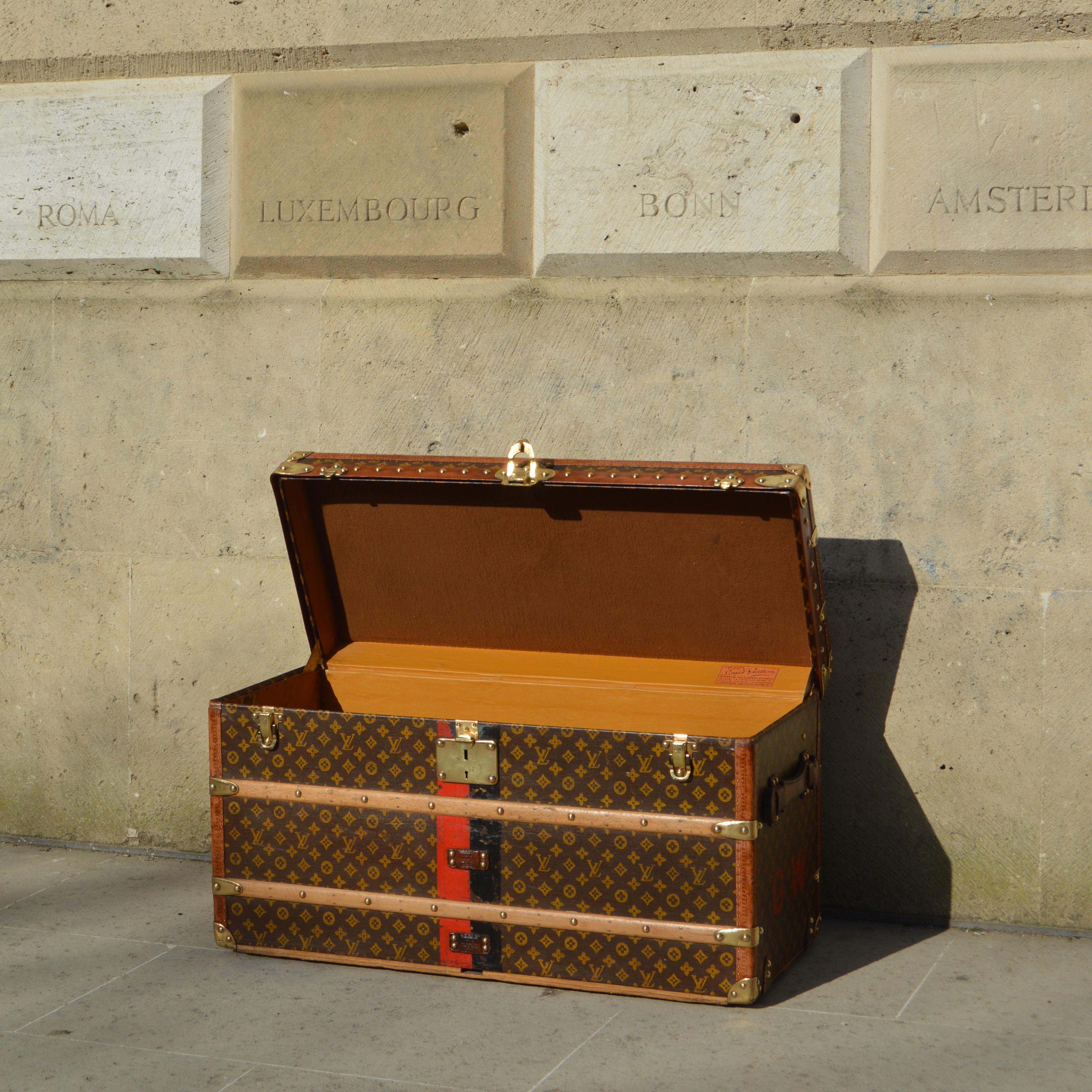 Louis Vuitton trunk c.1922 For Sale 13