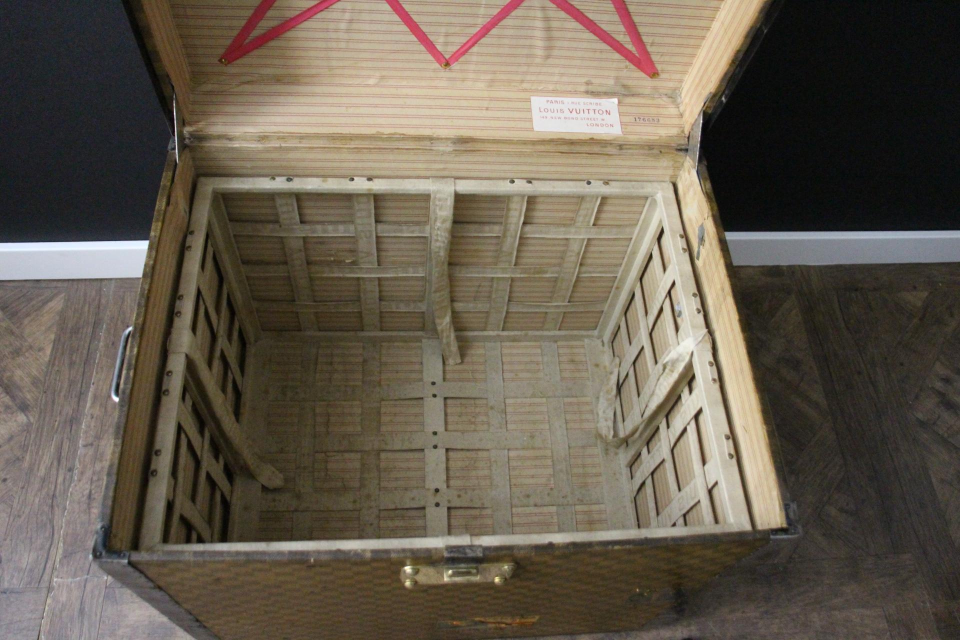 Louis Vuitton Trunk in Checkered Pattern, 60 cm Damier Louis Vuitton Hat Trunk 7