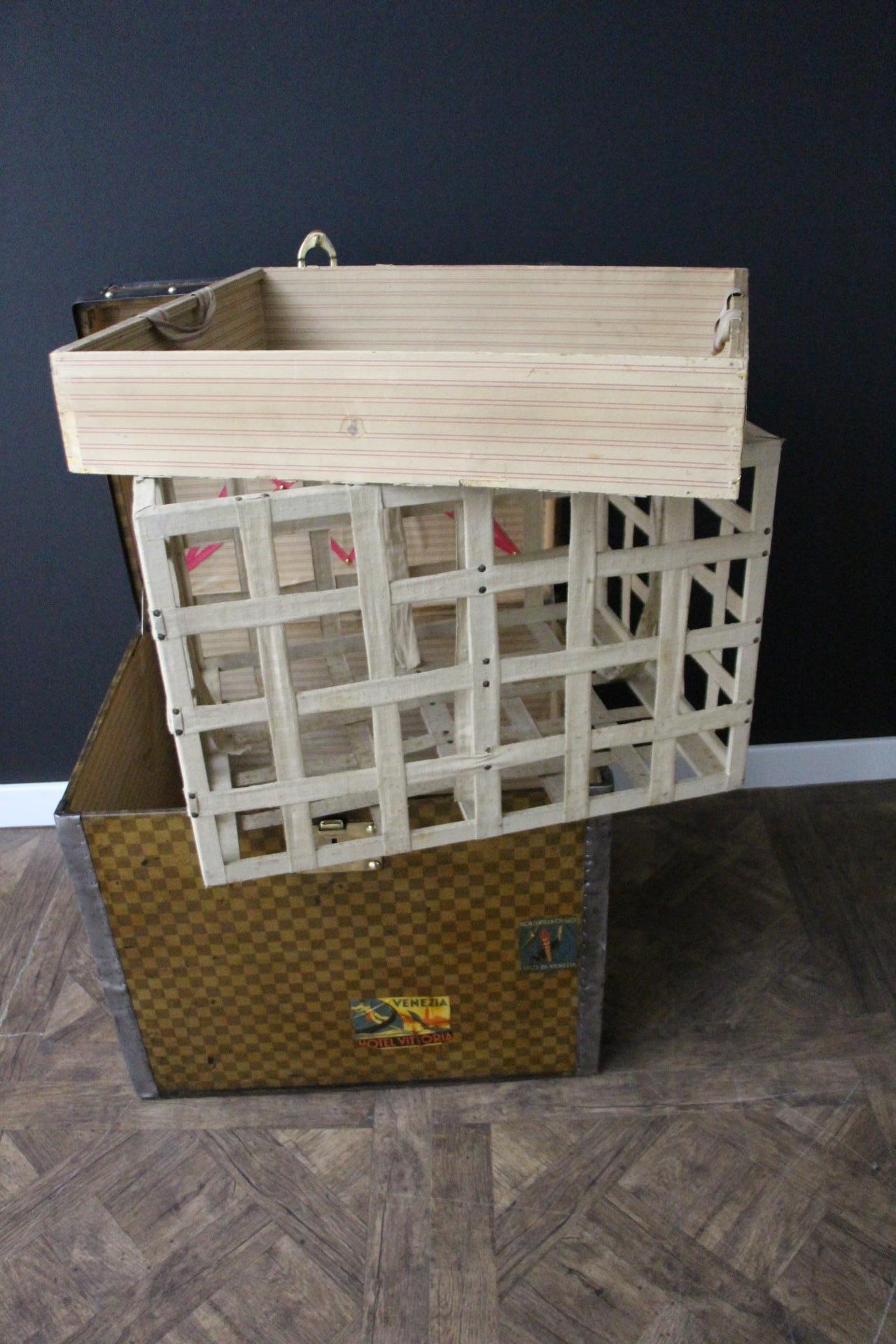 Louis Vuitton Trunk in Checkered Pattern, 60 cm Damier Louis Vuitton Hat Trunk 9