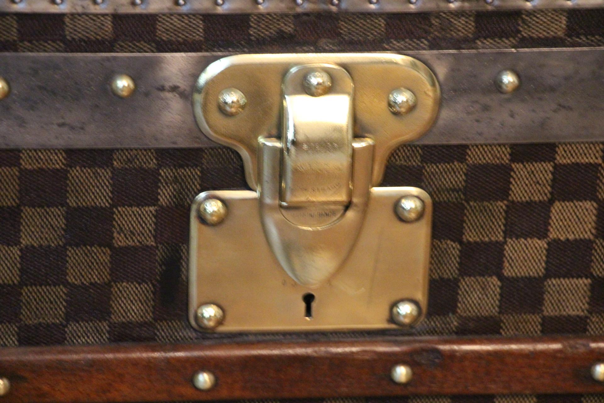 Louis Vuitton Trunk in Checkered Pattern, Damier Louis Vuitton Steamer Trunk 11