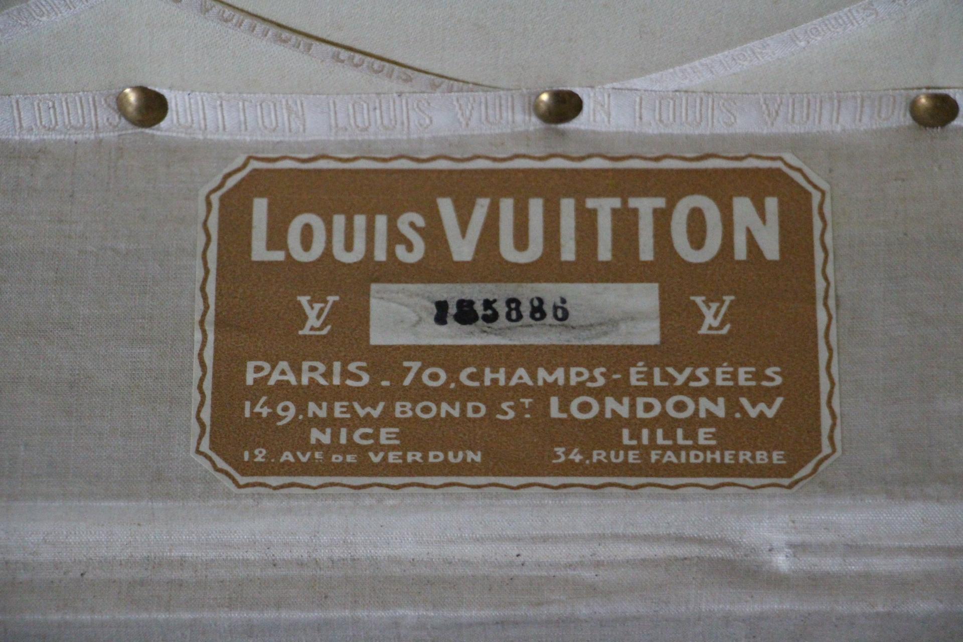 Louis Vuitton Trunk in Monogram, 100 cm Louis Vuitton Steamer Trunk 11