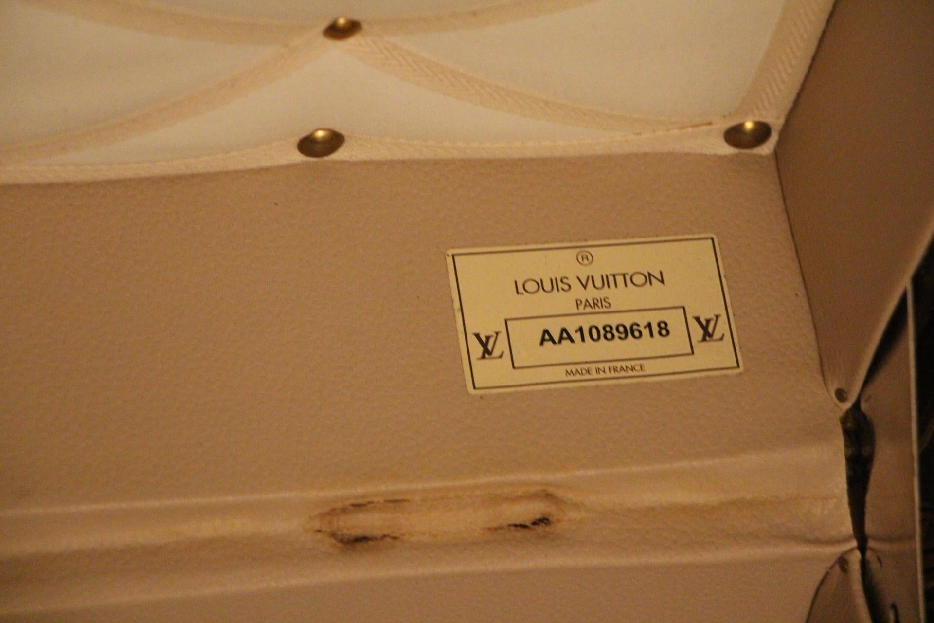 Louis Vuitton Trunk in Monogram Canvas, Louis Vuitton Steamer Trunk 10