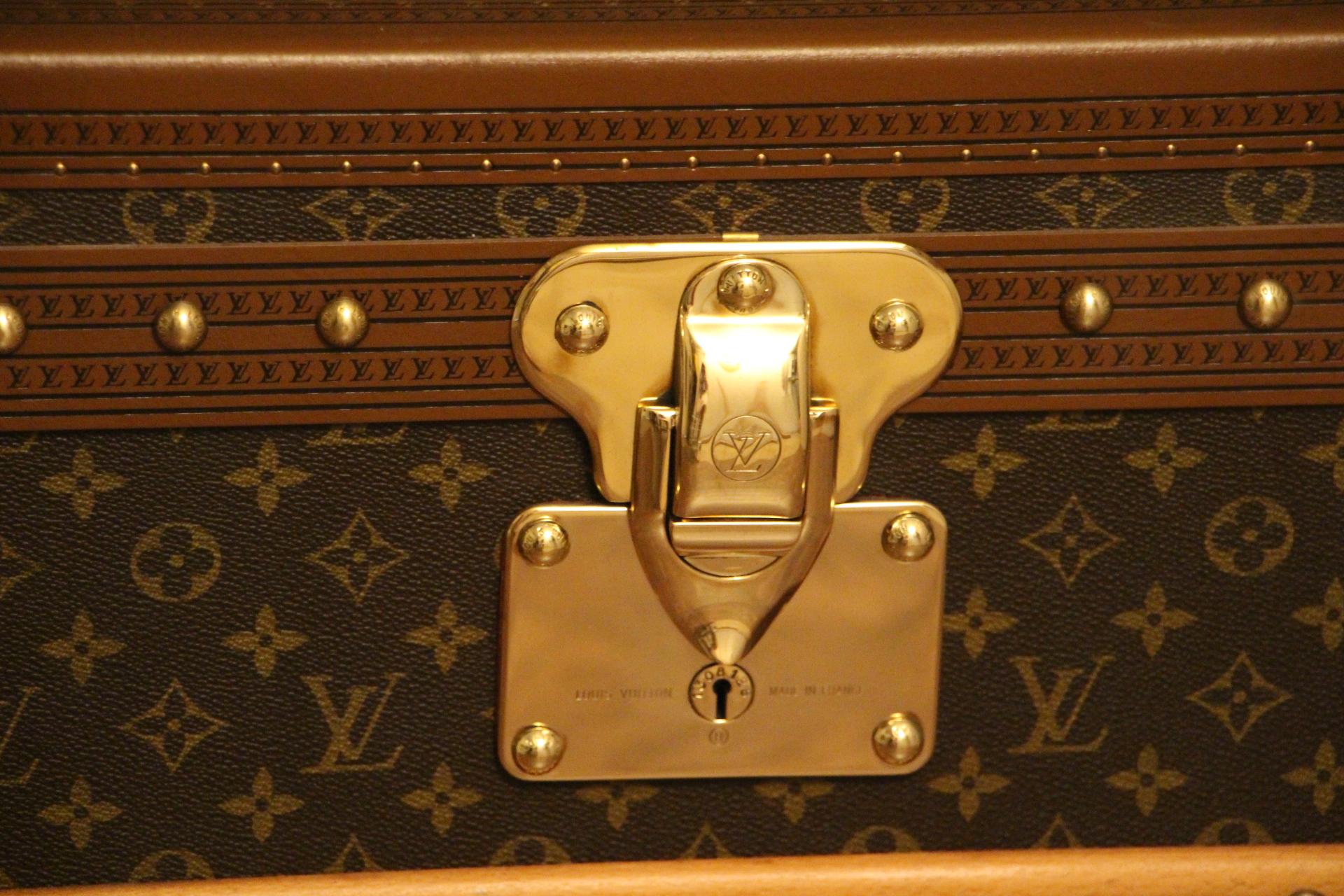 Louis Vuitton Trunk in Monogram Canvas, Louis Vuitton Steamer Trunk In Excellent Condition In Saint-Ouen, FR