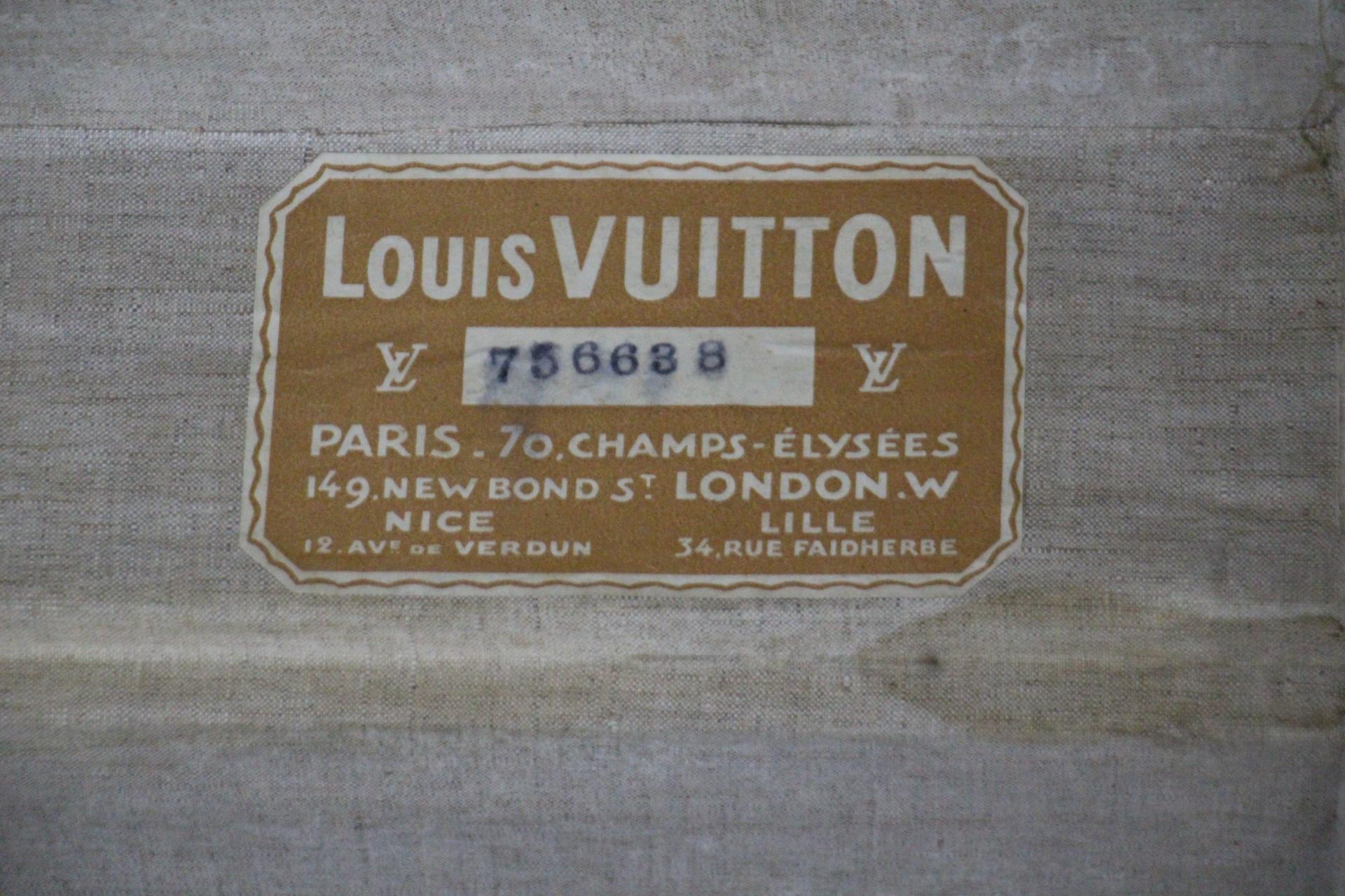 Louis Vuitton Trunk in Monogram Canvas, Vuitton Steamer Trunk 80 cm For Sale 11