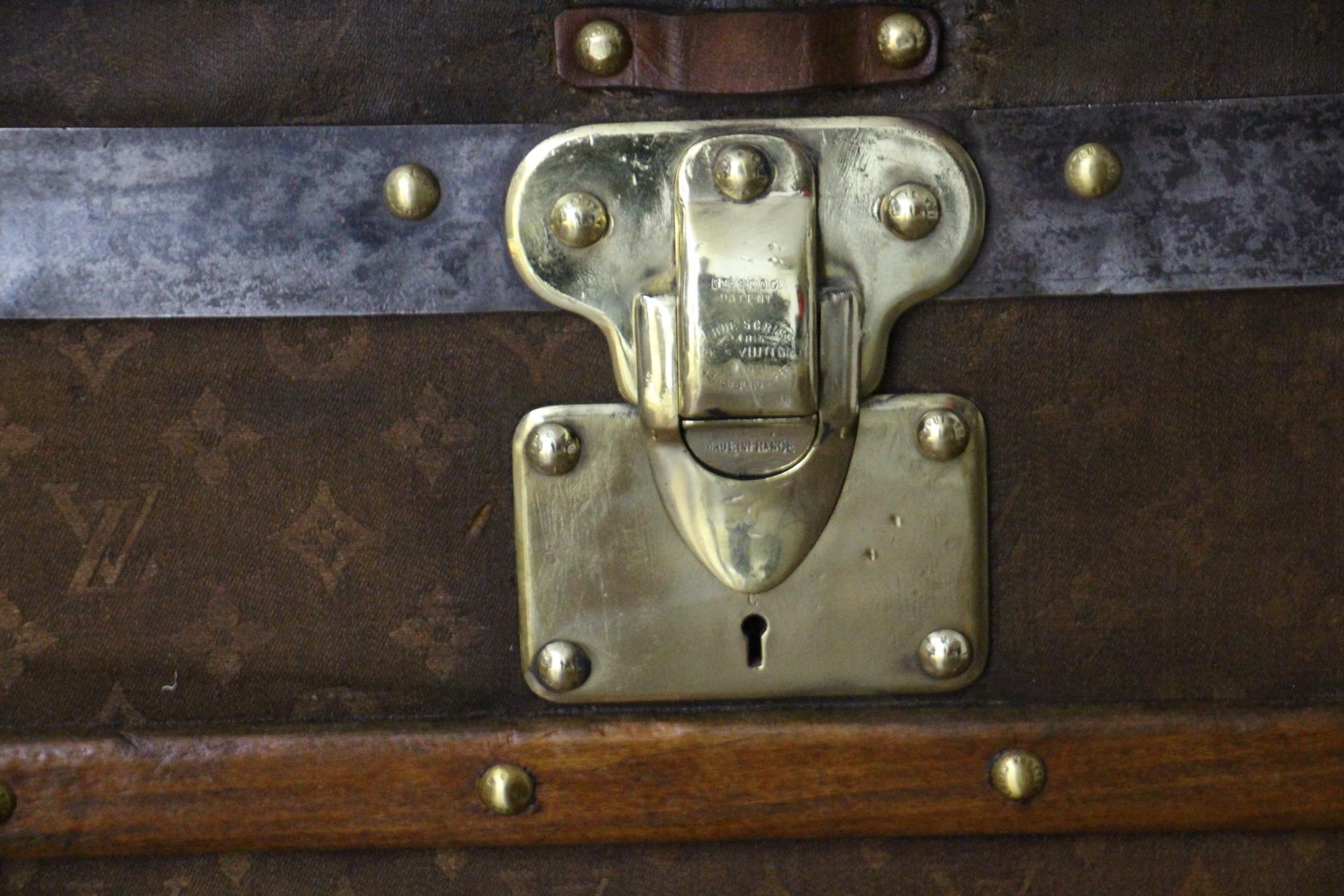 Late 19th Century Louis Vuitton Trunk in Woven Canvas, Louis Vuitton 110 cm Steamer Trunk