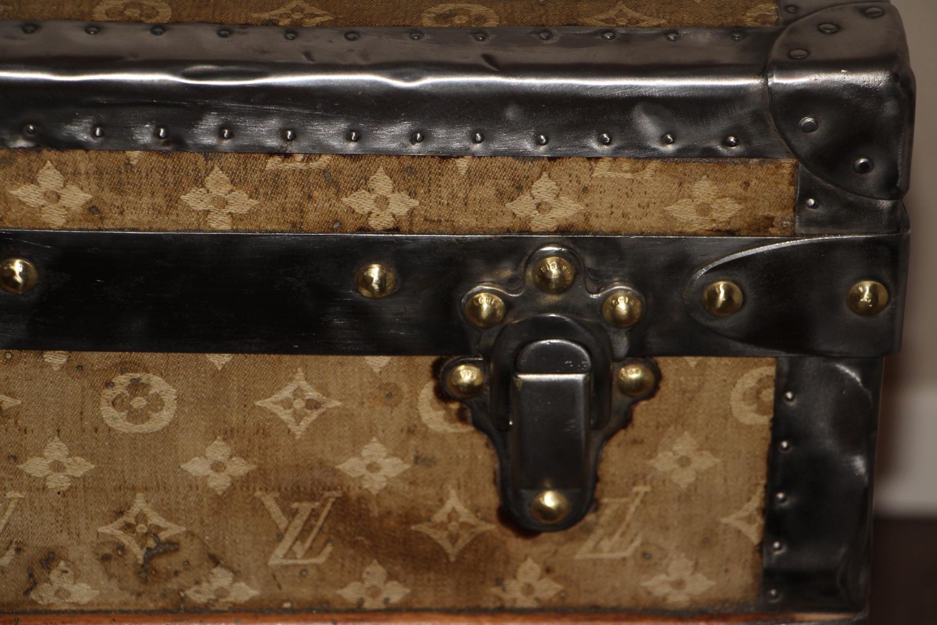 Late 19th Century Louis Vuitton Trunk in Woven Canvas, Louis Vuitton Courier Trunk