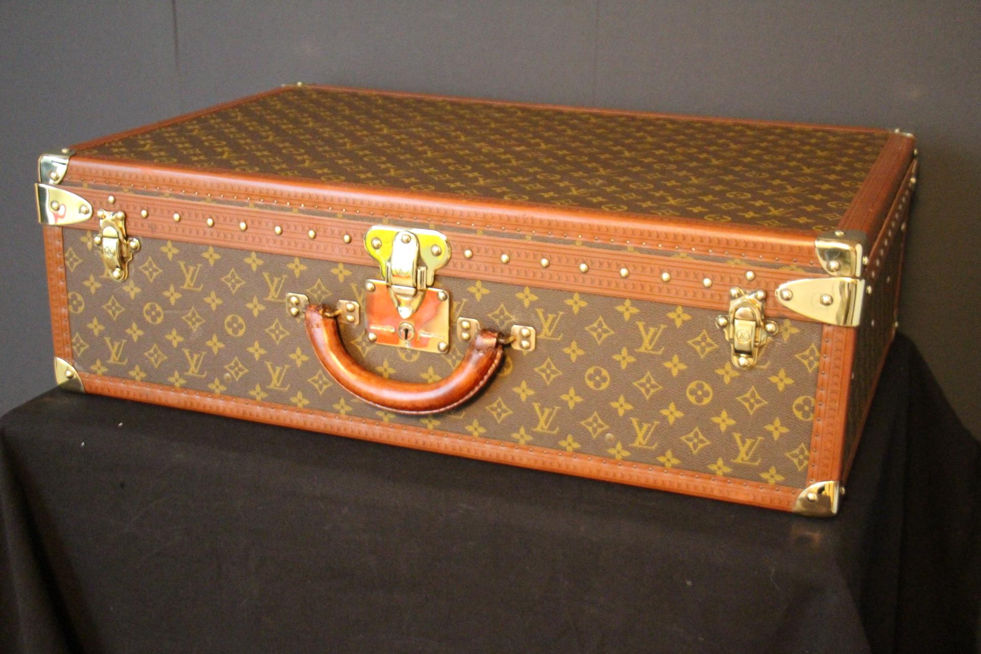 This piece of luggage is a magnificent Louis Vuitton Alzer monogramm suitcase. This 70 cm suitcase is almost the largest and surely the most luxury one made by Louis Vuitton. It features all Louis Vuitton stamped solid brass fittings: locks, clasps
