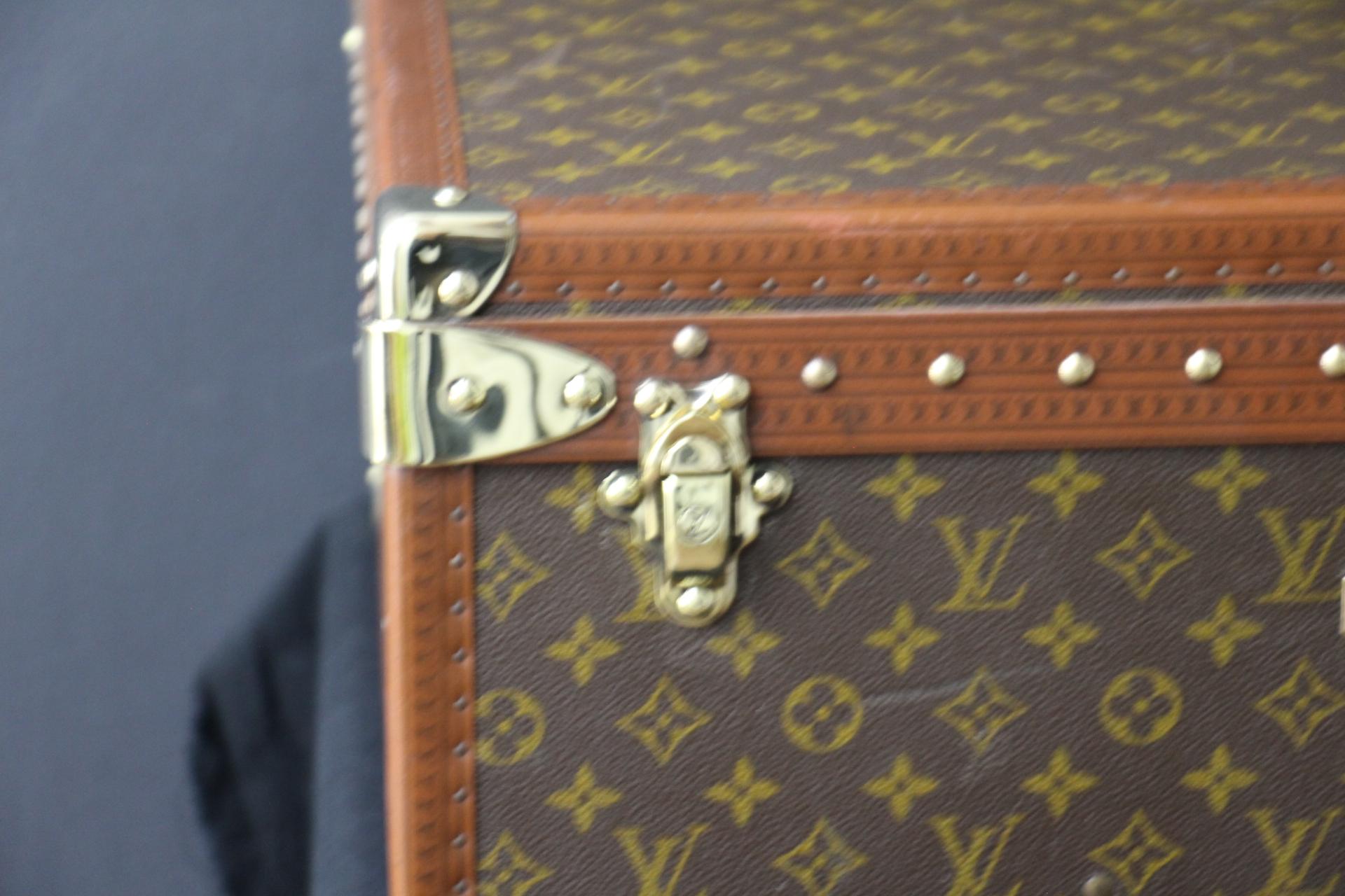 Louis Vuitton Trunk, Louis Vuitton Suitcase, Vuitton Steamer Trunk, Alzer 70 In Good Condition For Sale In Saint-Ouen, FR