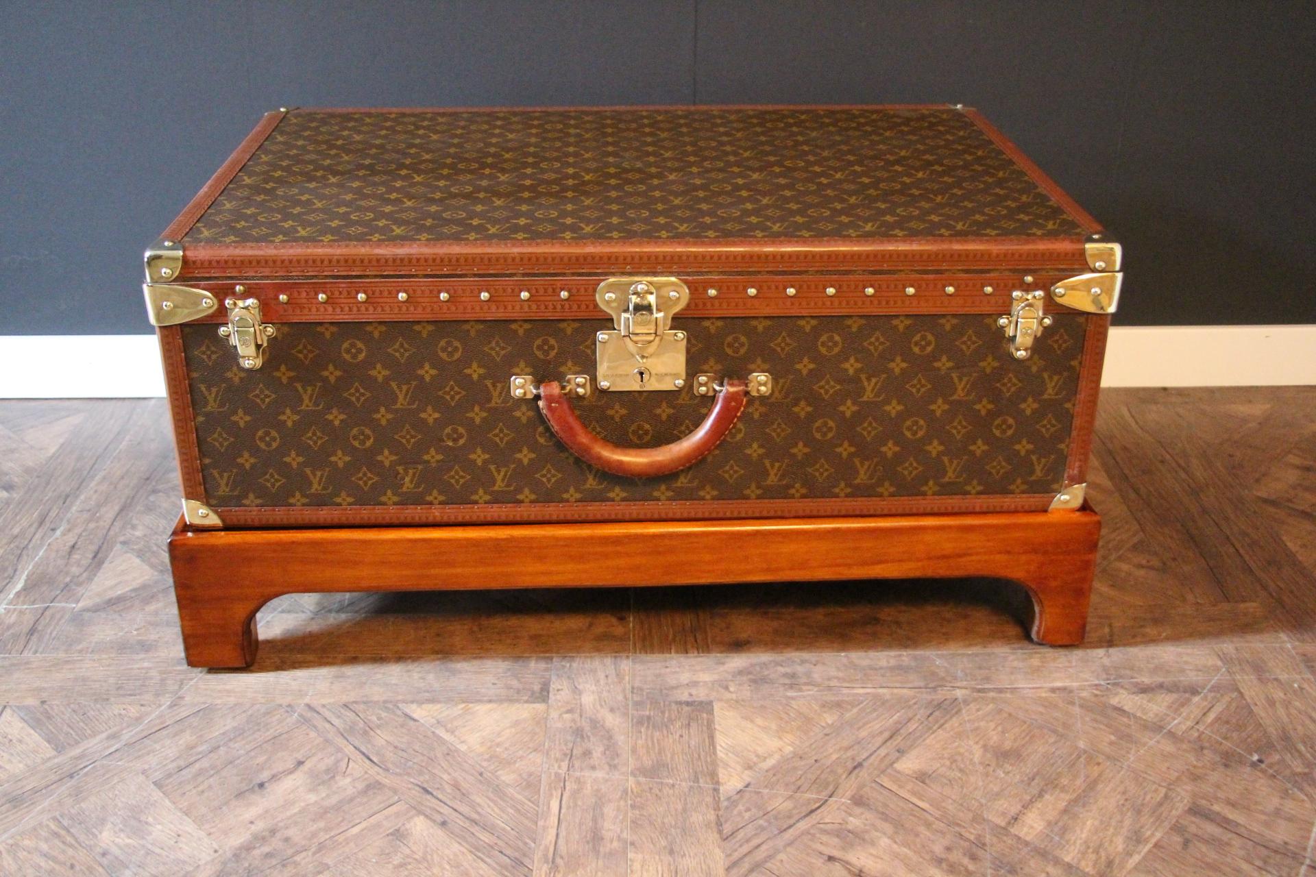 Magnificent Louis Vuitton Alzer monogramm suitcase. This 80 cm suitcase is the largest and the most luxury one made by Louis Vuitton. All Louis Vuitton stamped solid brass fittings: locks, clasps and studs. Very nice interior, fresh and clean, no