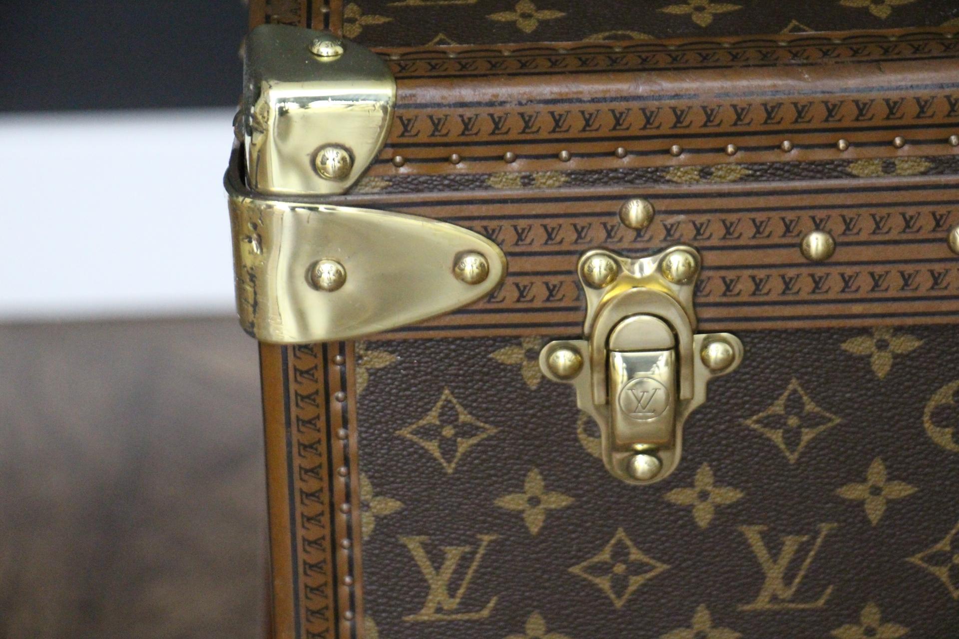 Louis Vuitton Trunk, Louis Vuitton Suitcase, Vuitton Steamer Trunk, Alzer 80 In Excellent Condition For Sale In Saint-Ouen, FR