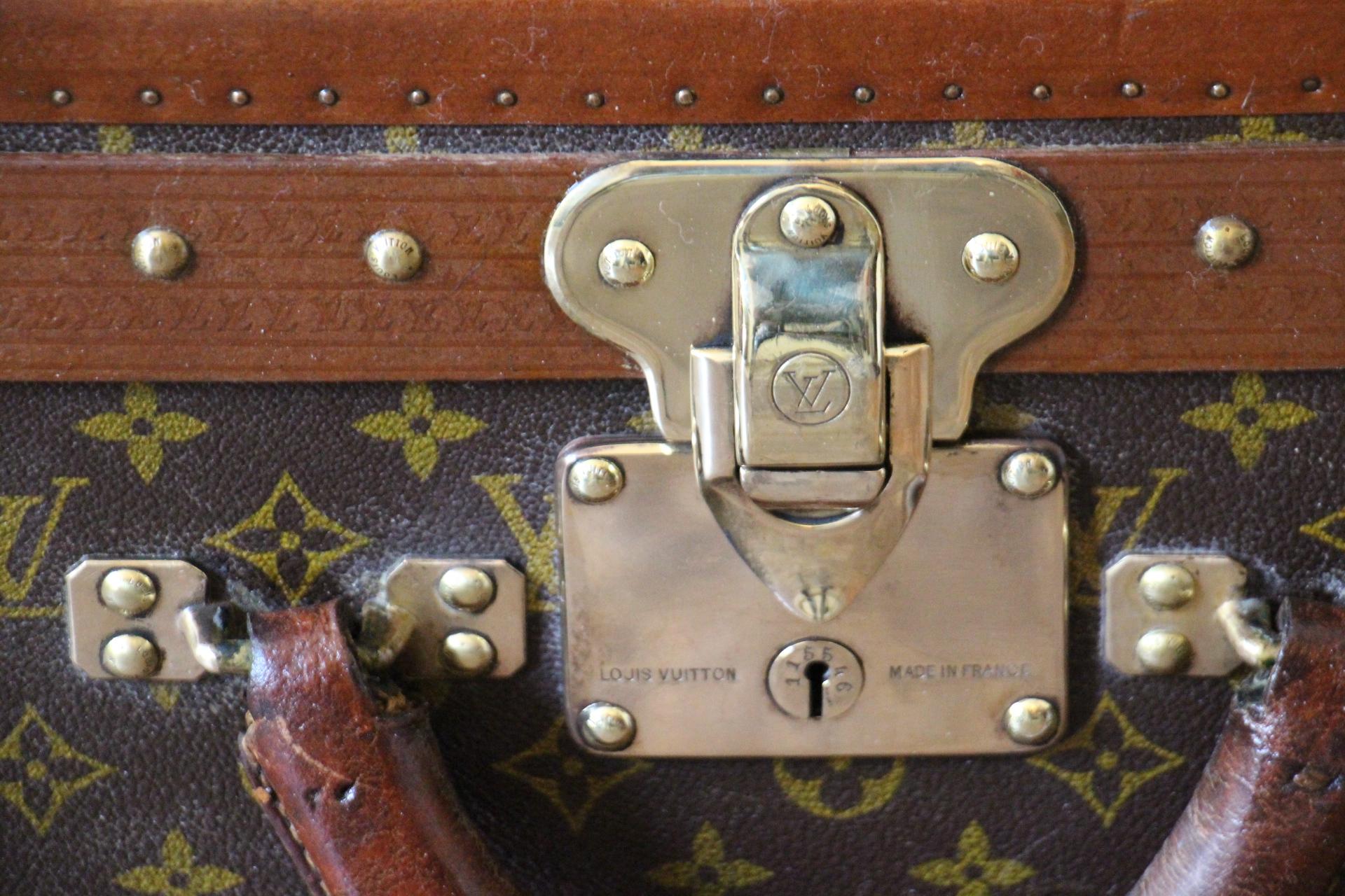 Louis Vuitton Trunk, Louis Vuitton Suitcase, Vuitton Steamer Trunk, Alzer 80 In Good Condition For Sale In Saint-Ouen, FR