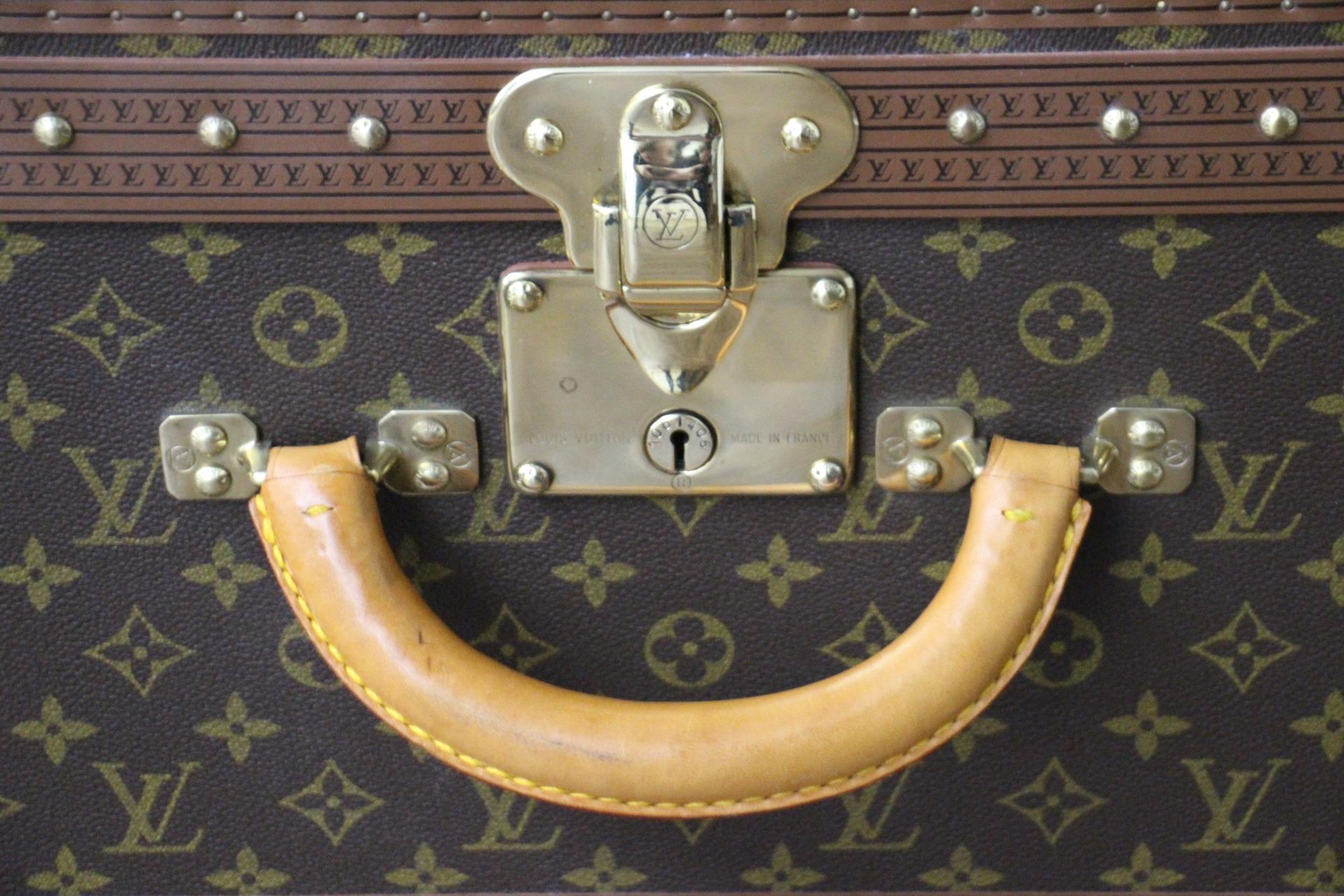 Louis Vuitton Trunk, Louis Vuitton Suitcase, Vuitton Steamer Trunk, Alzer 80 In Excellent Condition For Sale In Saint-Ouen, FR