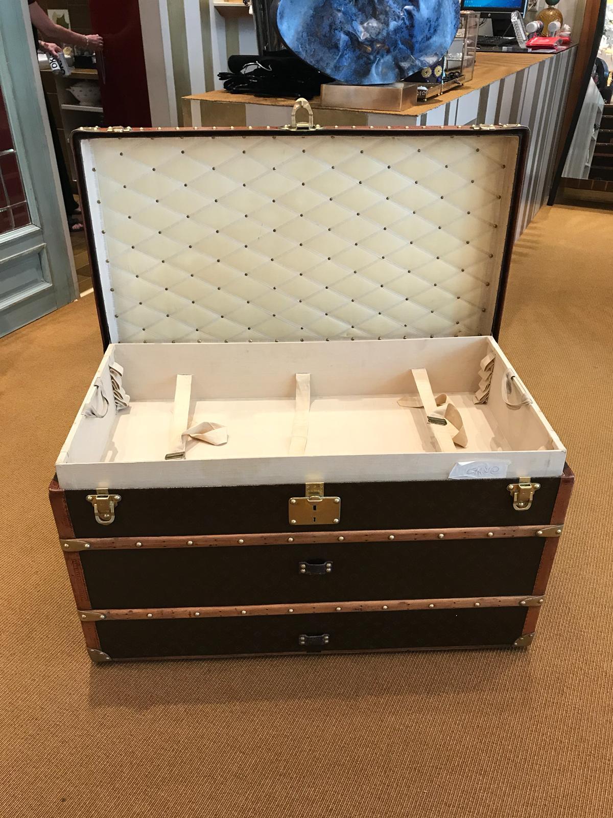 Louis Vuitton trunk, LV, Made in France, 1930s In Good Condition In Pambio Noranco, CH