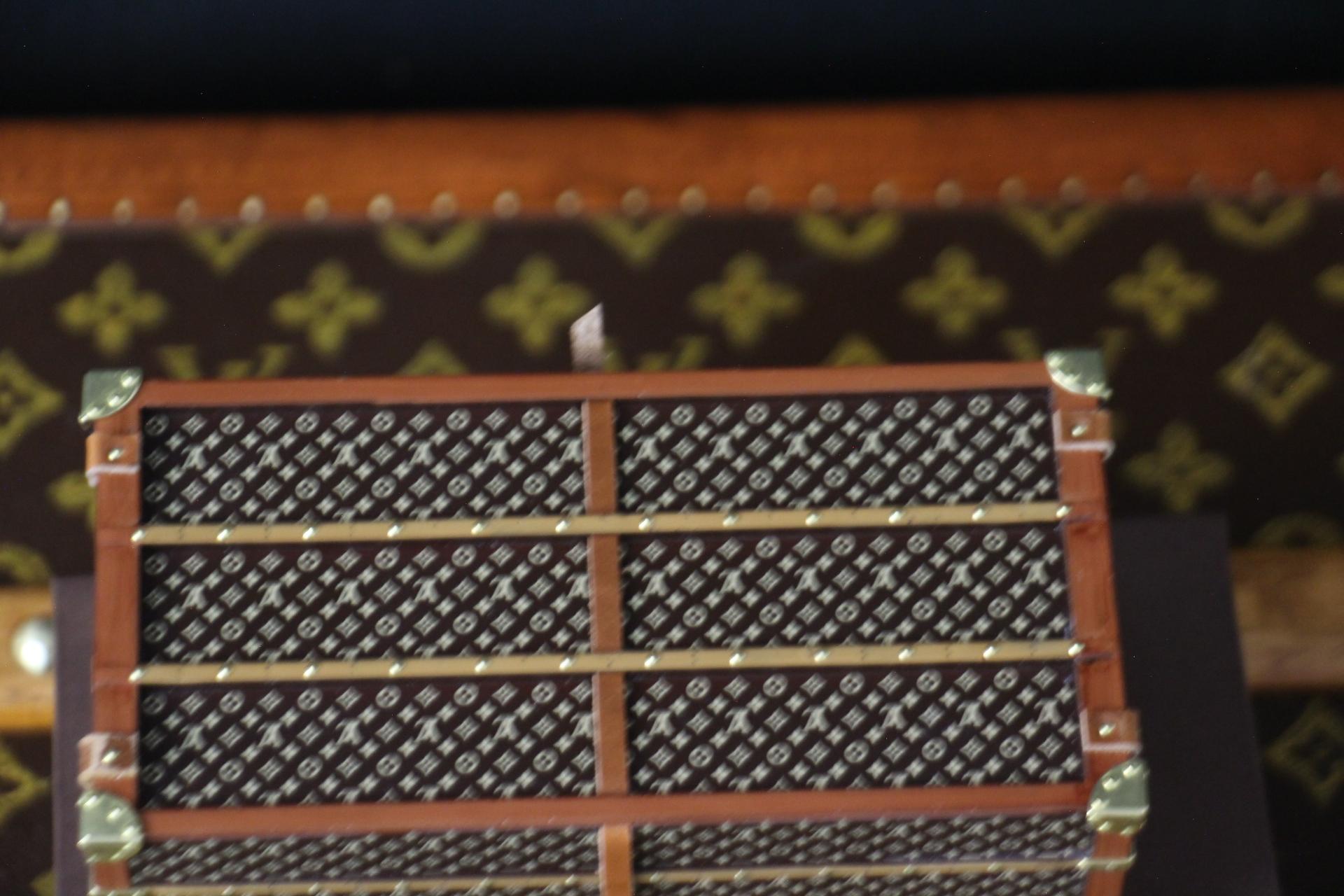 Louis Vuitton Trunk Miniature, Louis Vuitton trunk Paperweight For Sale 6