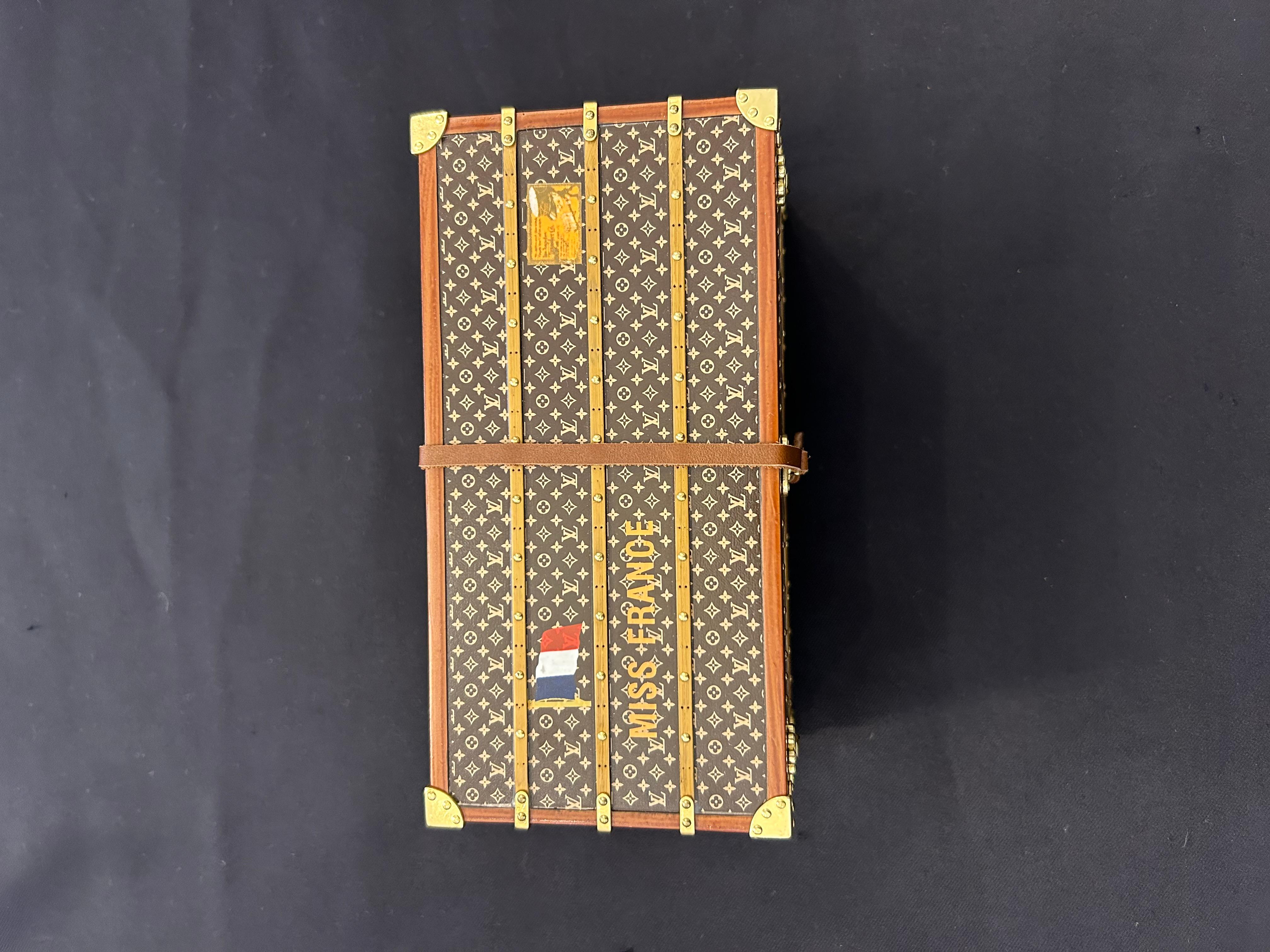 Louis Vuitton Trunk Paperweight For Sale 1