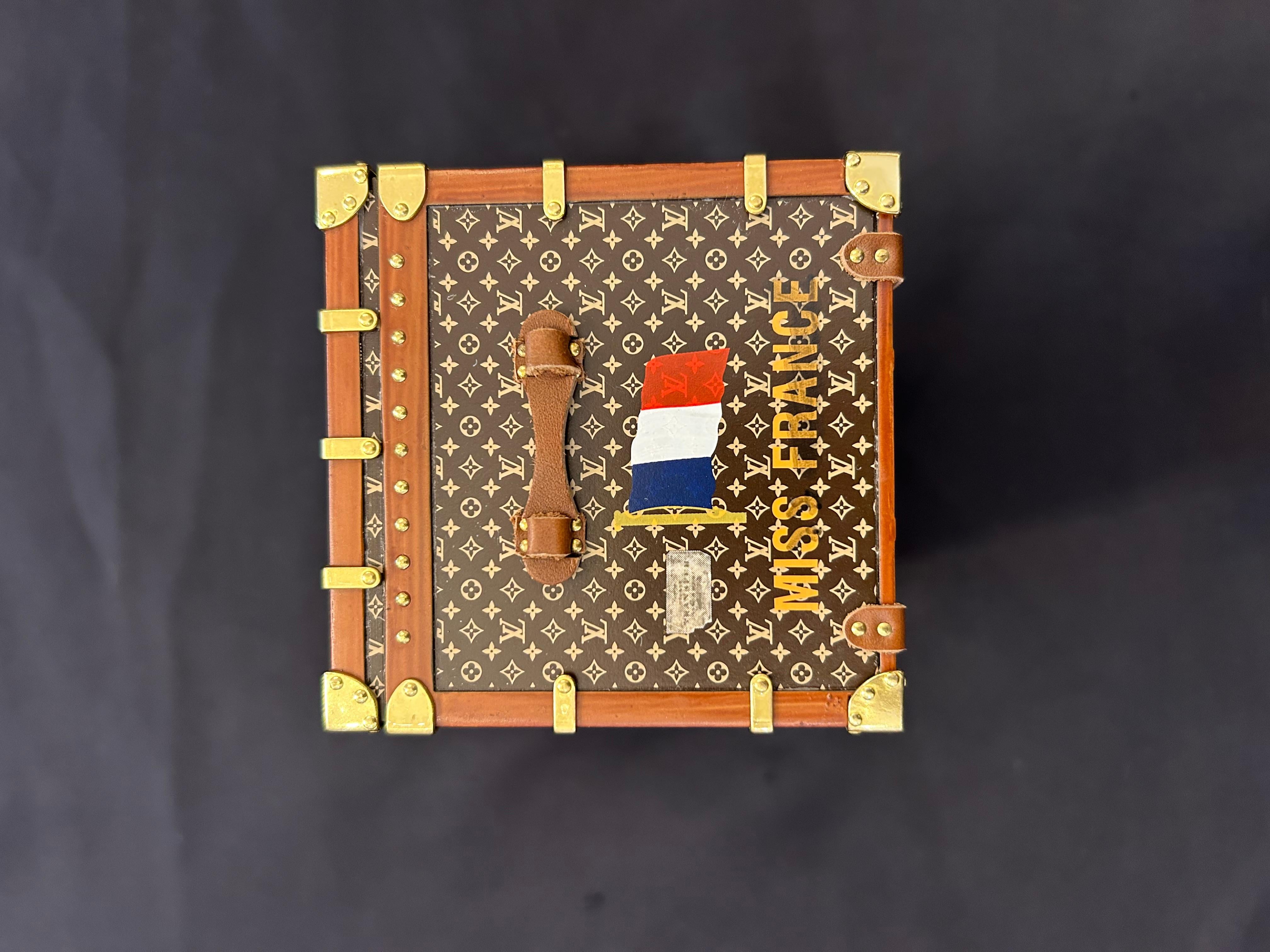 Louis Vuitton Trunk Paperweight For Sale 2