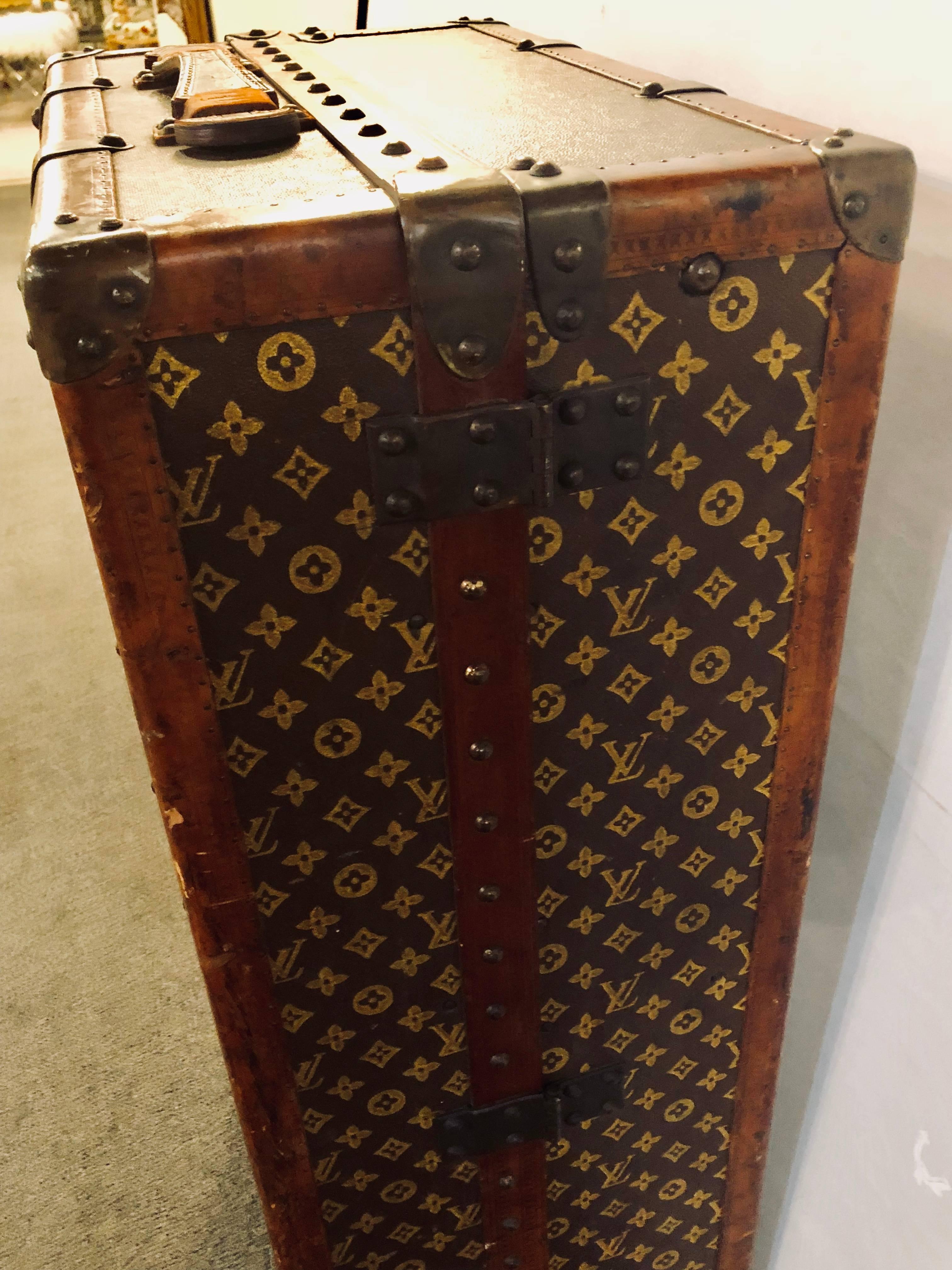 Louis Vuitton Trunk Steamer Wardrobe Trunk Interior Fitted John Wanamaker Label In Good Condition In Stamford, CT