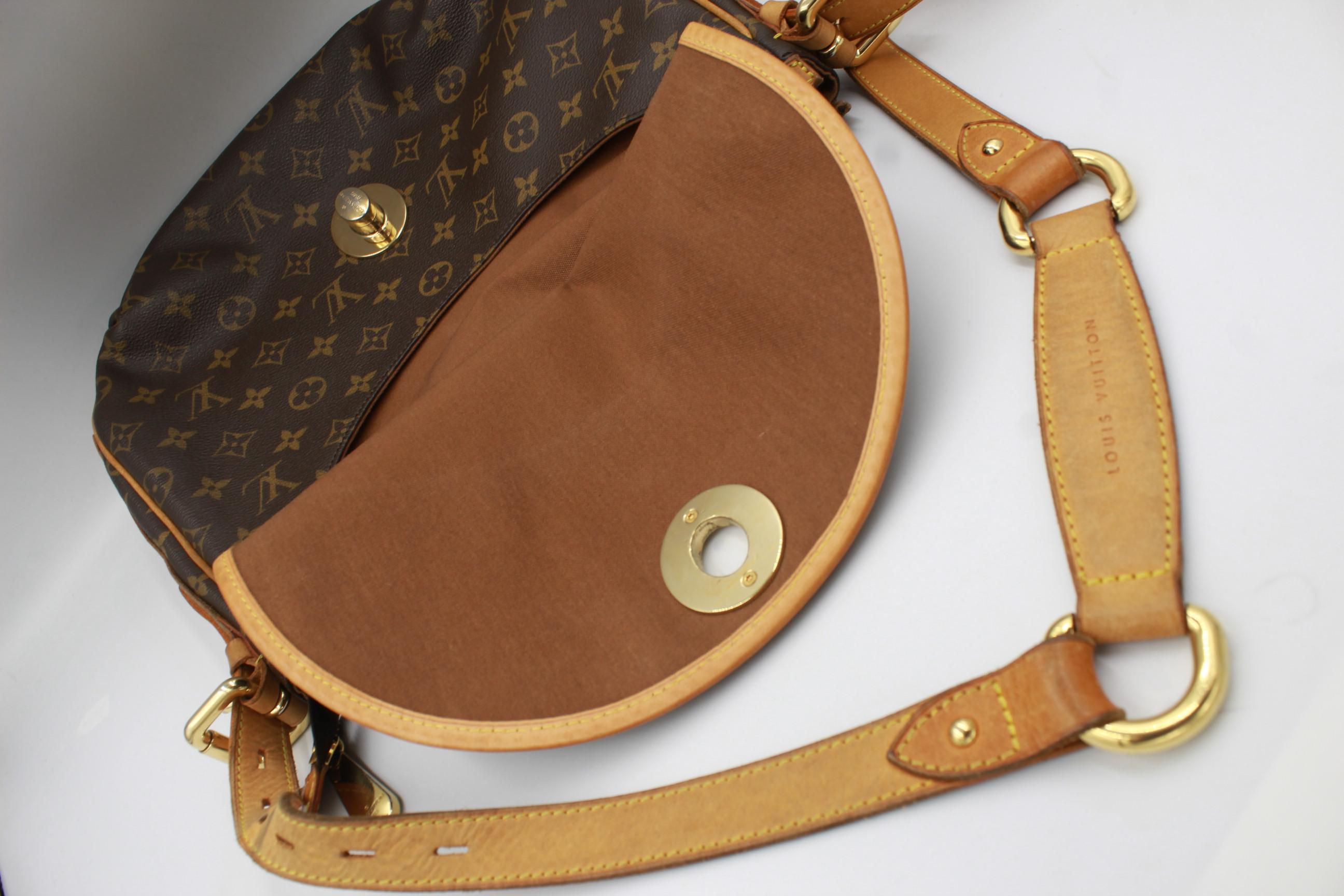Louis Vuitton Tulum handbag in monogram canvas For Sale 1