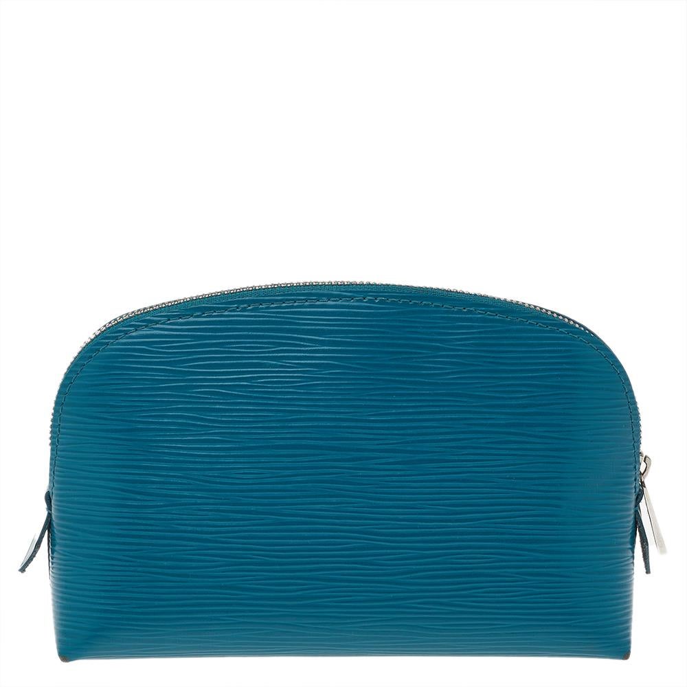 This cosmetic pouch by Louis Vuitton is absolutely stunning. Crafted from signature epi leather, it flaunts a simple silhouette and exudes sophistication. It has a top-zip closure that leads to a luxurious interior with ample space. The pouch is