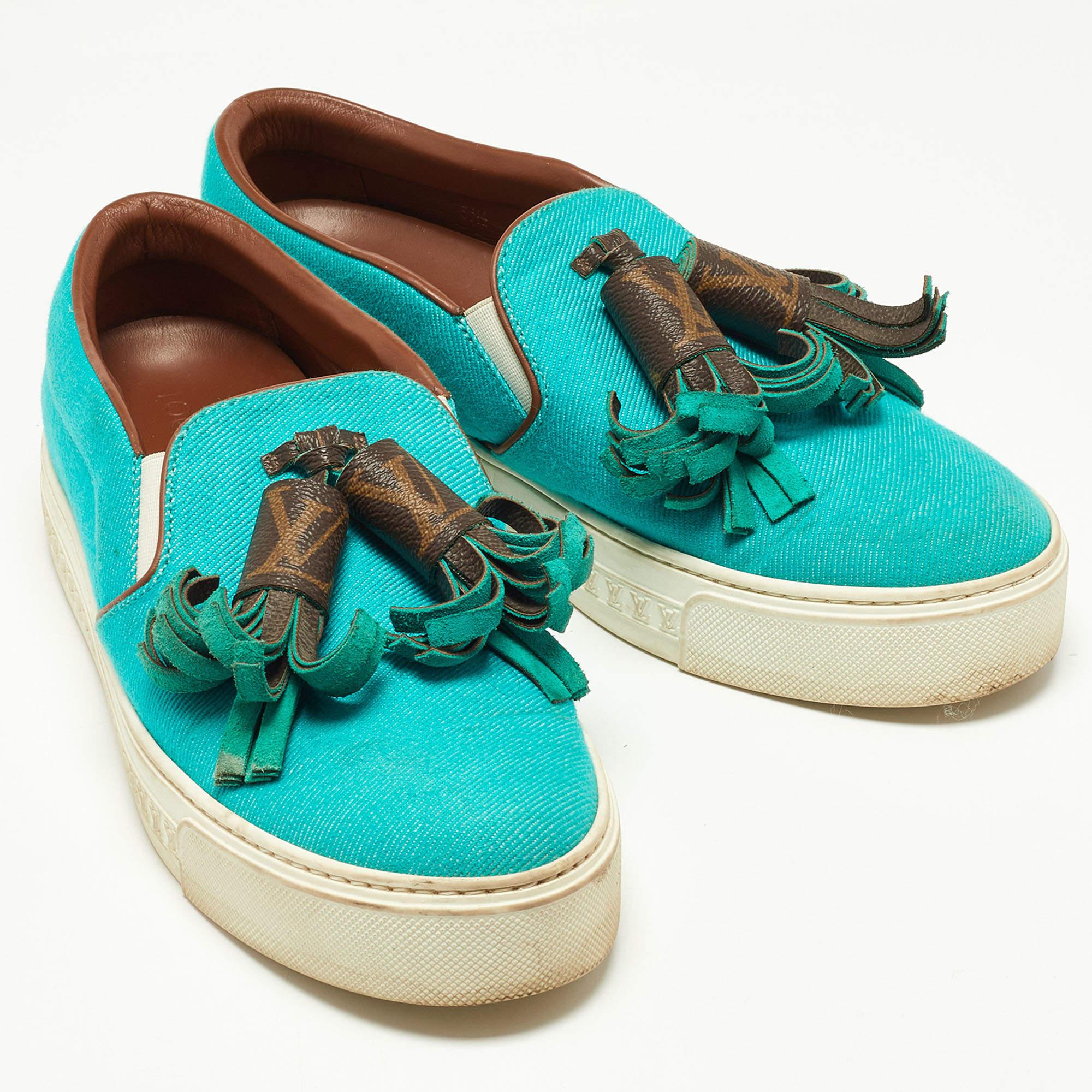 Louis Vuitton - Scarpe da Ginnastica Slip On in Tessuto Twill Turchese e Monogram in Tela Taglia 37 In condizioni buone in vendita a Dubai, Al Qouz 2