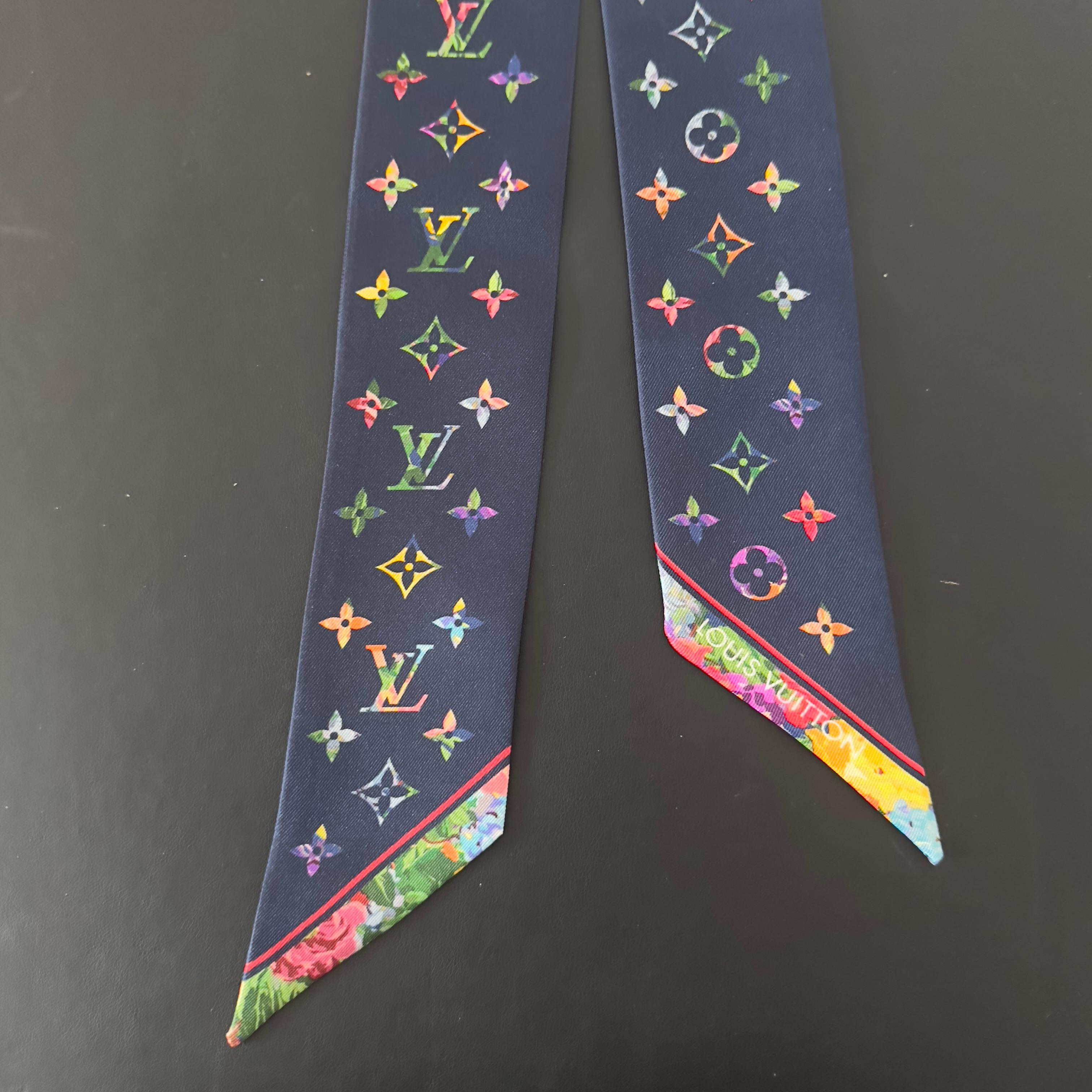 Gray Louis Vuitton Twilly “Monogram Multicolor” in Seta Blu Navy – pari al nuovo in vendita