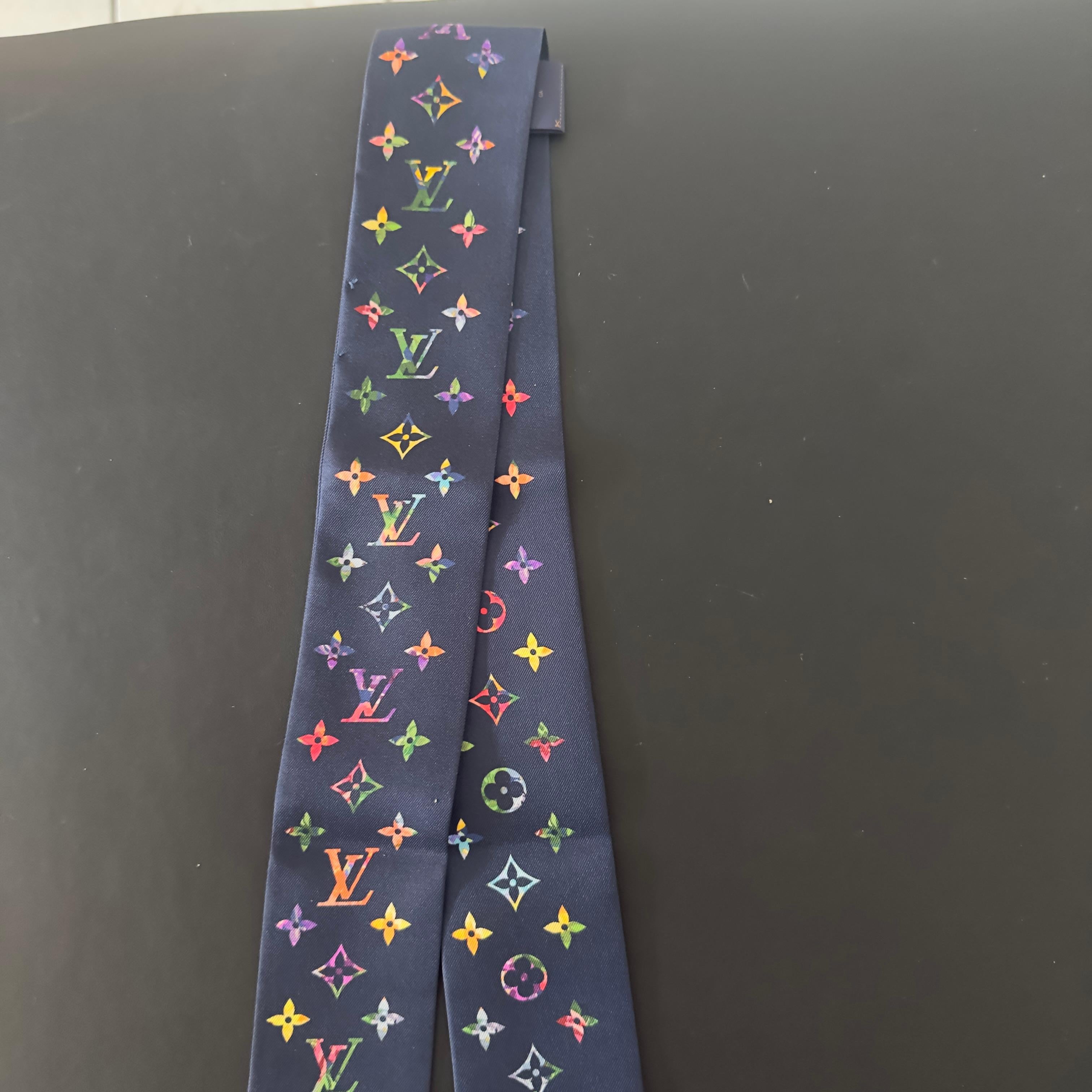 Louis Vuitton Twilly “Monogram Multicolor” in Seta Blu Navy – pari al nuovo In condizioni Nuovo in vendita a Basaluzzo, IT