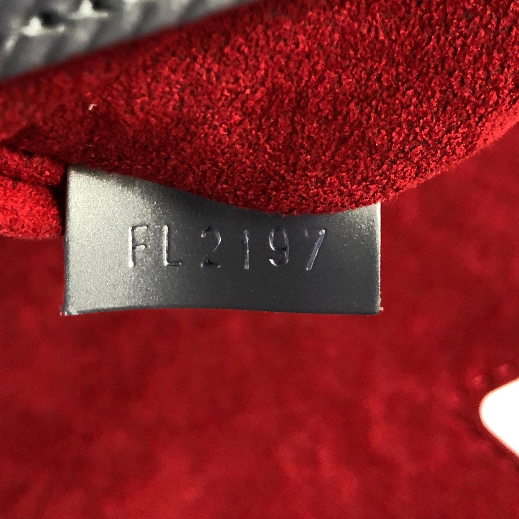 Louis Vuitton Twist Handbag Limited Edition Stitched Epi Leather MM 3