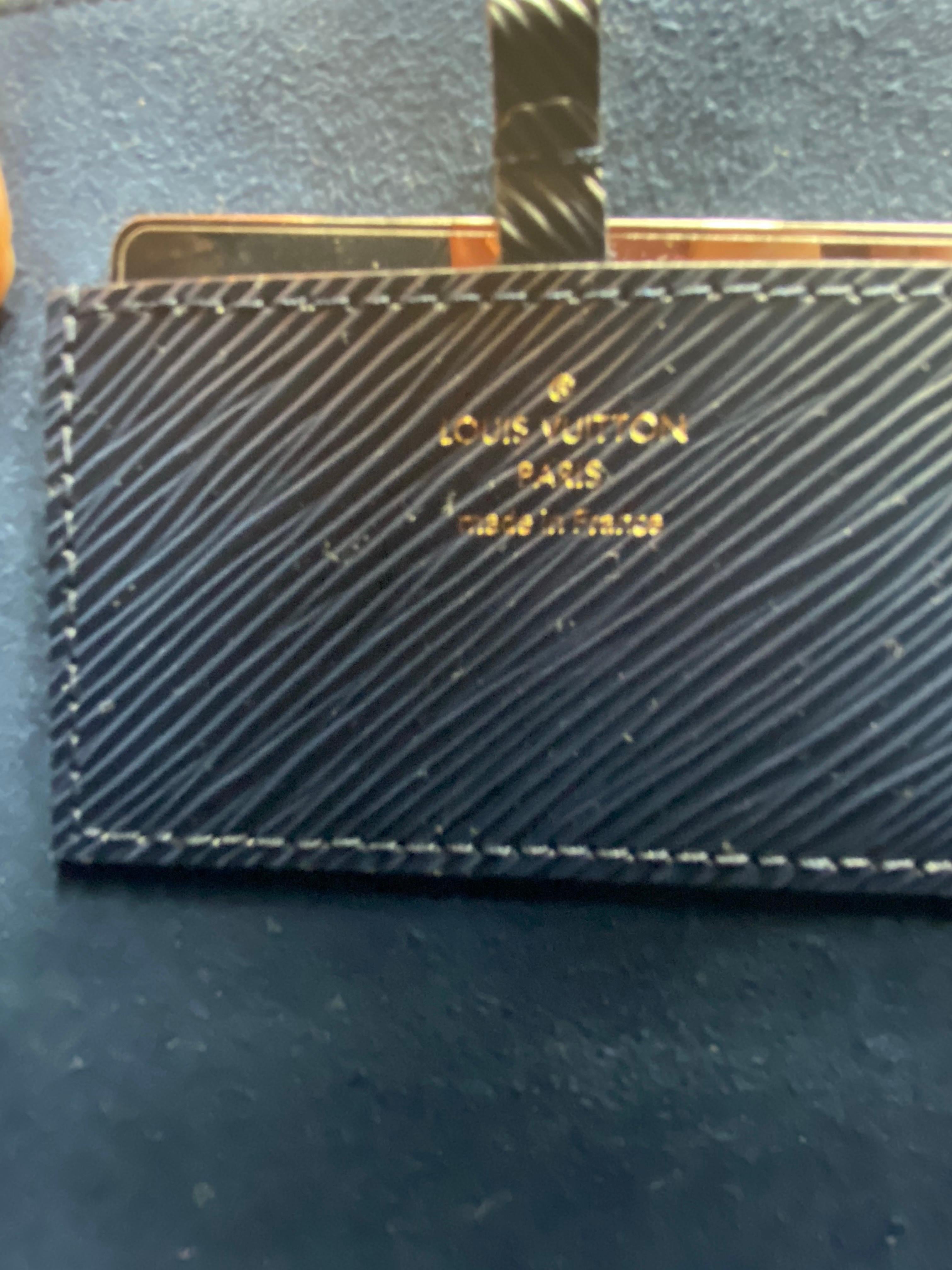 Louis Vuitton Twist in pelle Epi blu. in vendita 14