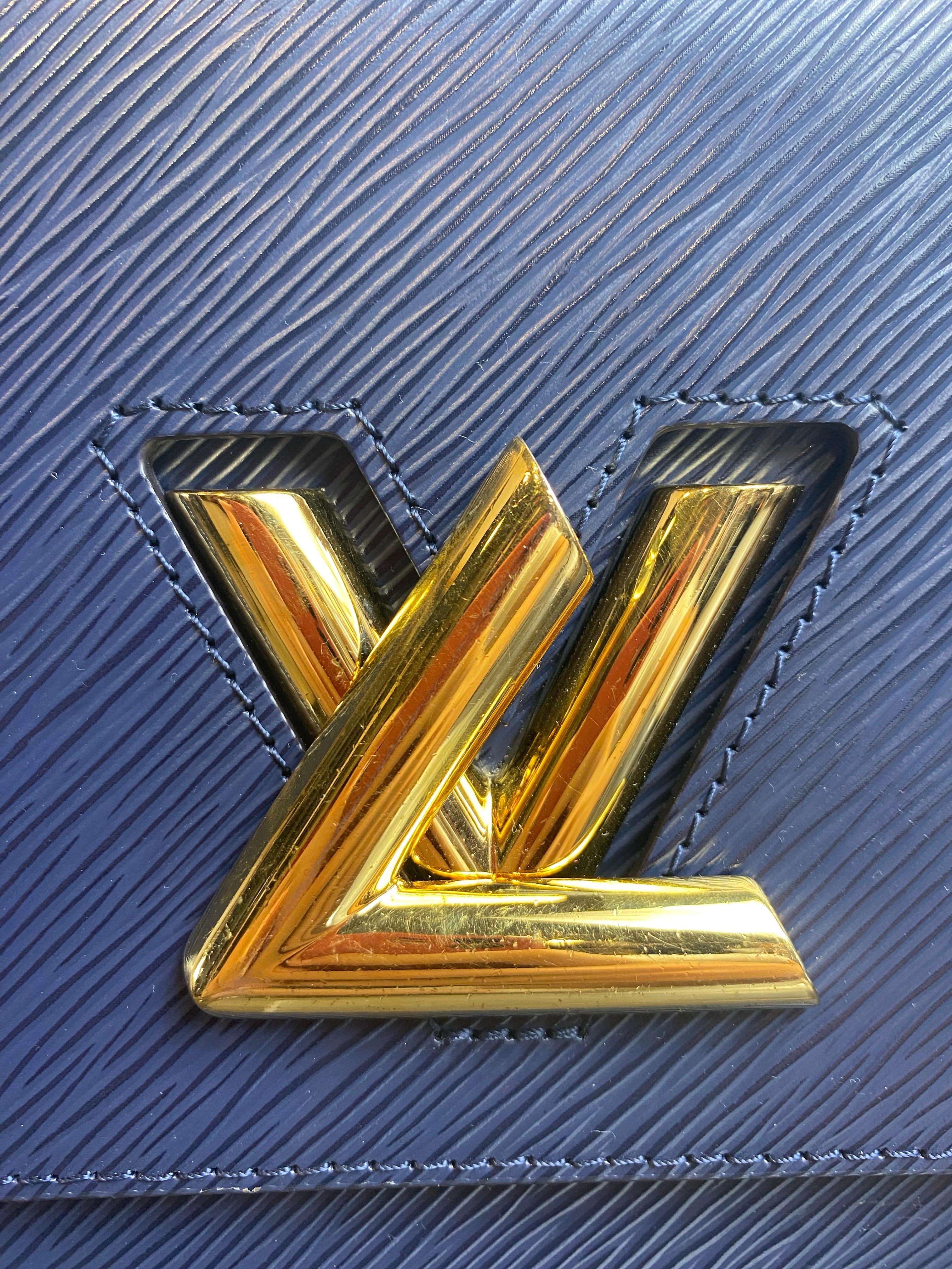 Louis Vuitton Twist in pelle Epi blu. In condizioni Nuovo in vendita a Carnate, IT