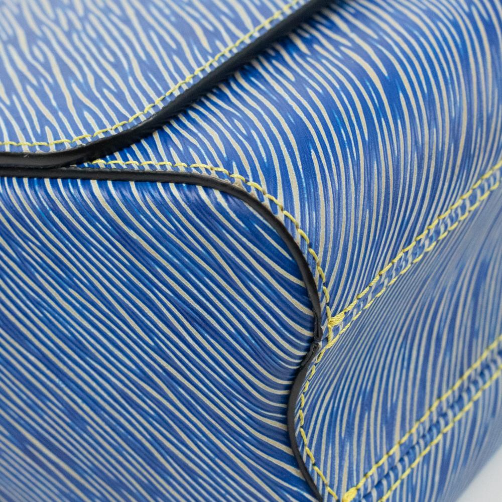 Women's or Men's Louis Vuitton, Twist in blue epi leather For Sale