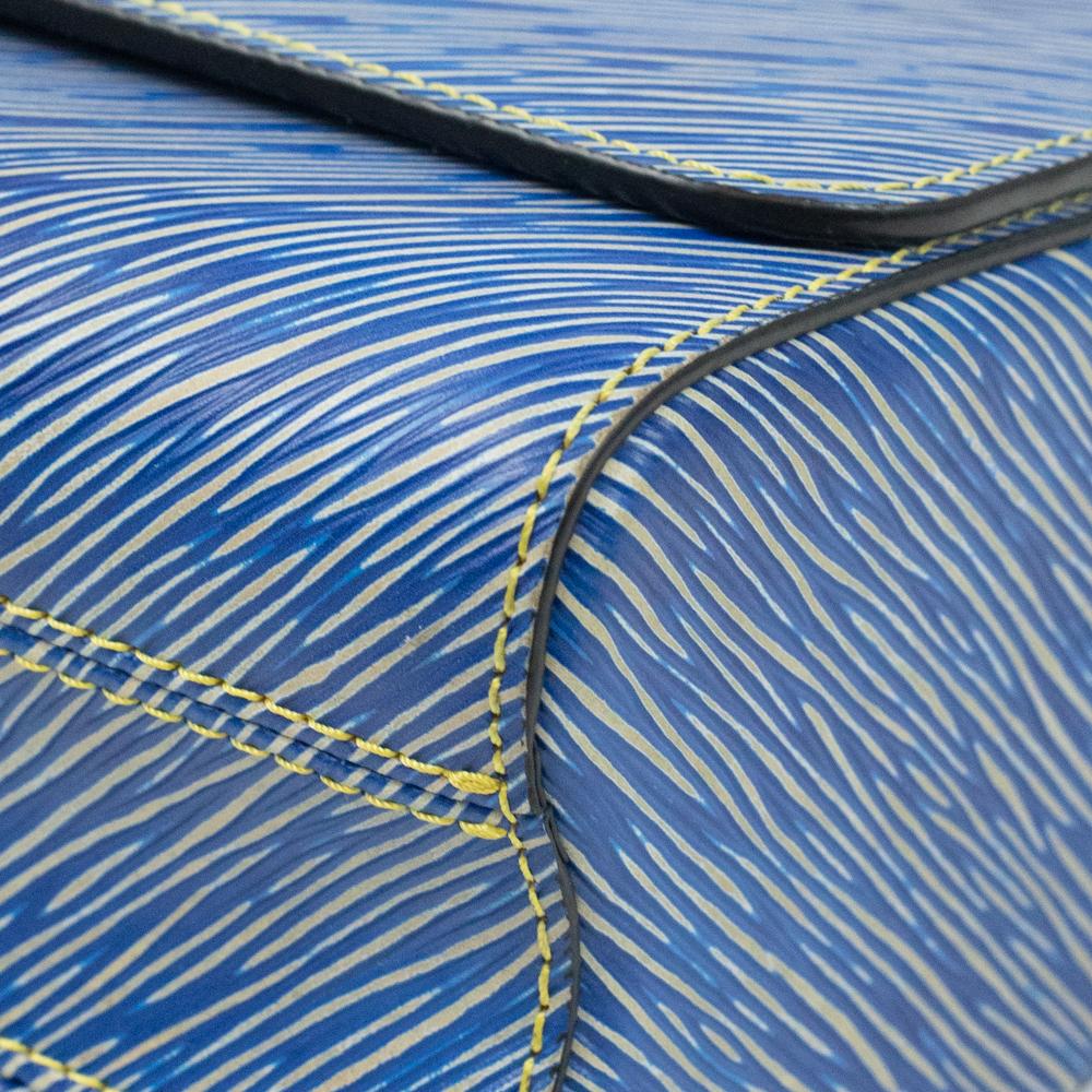 Louis Vuitton, Twist in blue epi leather For Sale 1