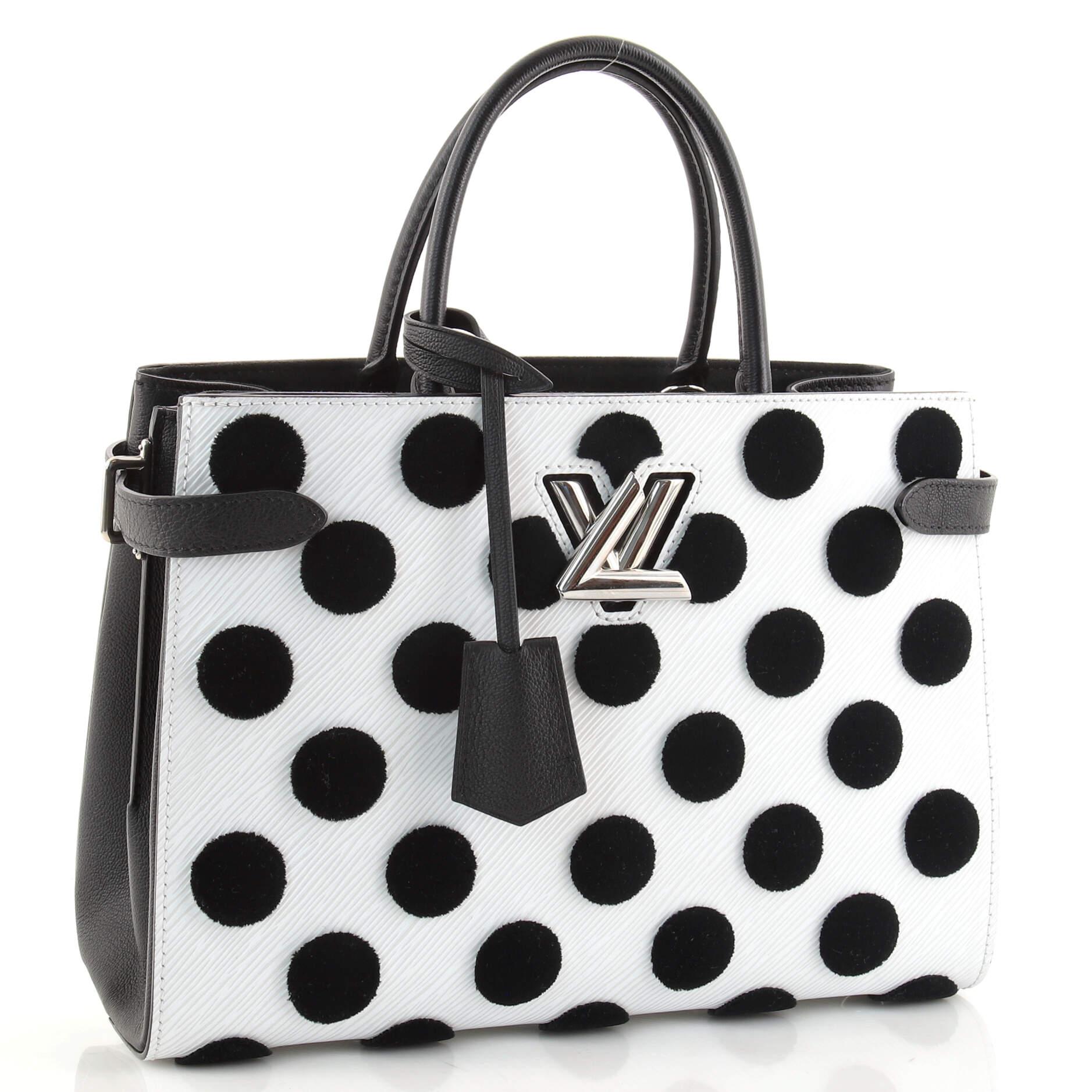 Condition: Great. Minor wear and light marks on leather trims, scratches on hardware.
Accessories: Clochette
Measurements: Handle Drop 4.5