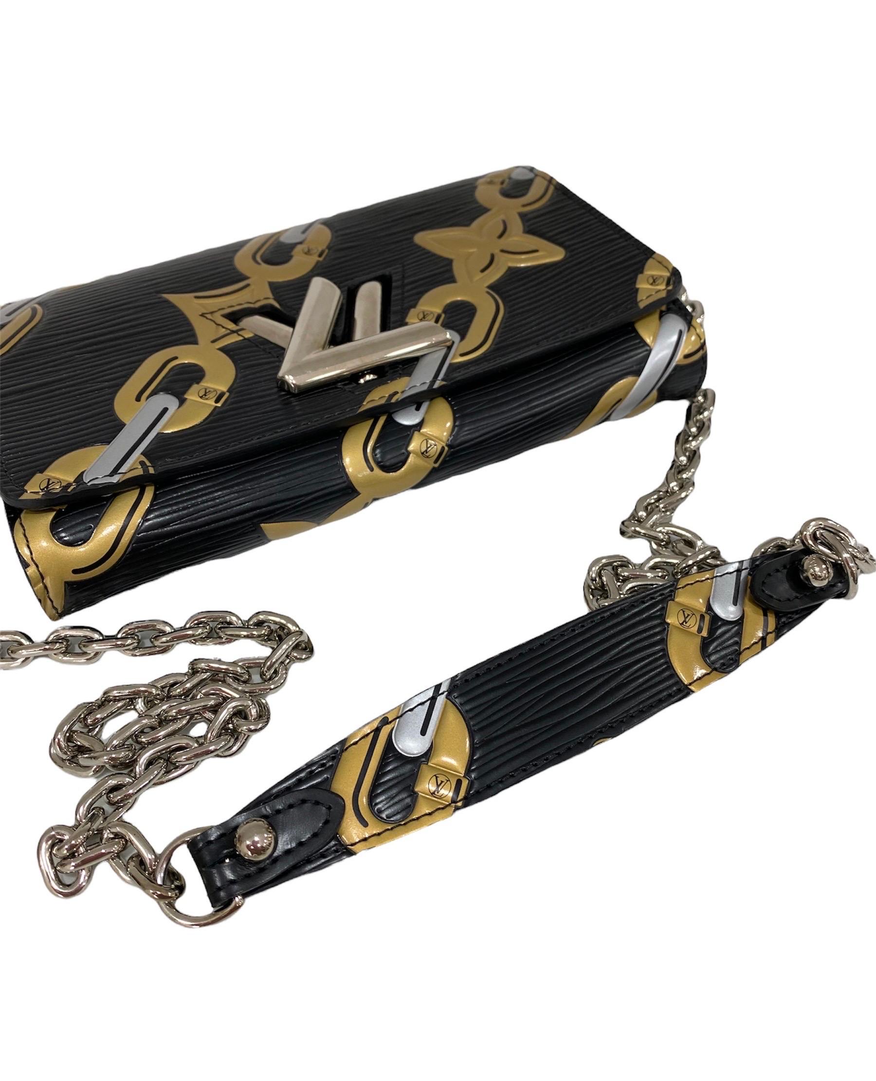 Louis Vuitton Twist Wallet Chain Black In Excellent Condition For Sale In Torre Del Greco, IT