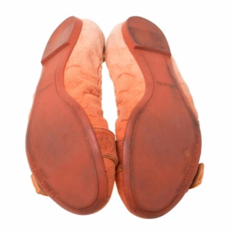 Dai il meglio di te quando esci con queste ballerine con il corpo in denim. Dai un tocco di classe al tuo look con queste ballerine con suola in gomma. Queste classiche scarpe da ginnastica di Louis Vuitton sono dotate di cinturini con fibbie sulla