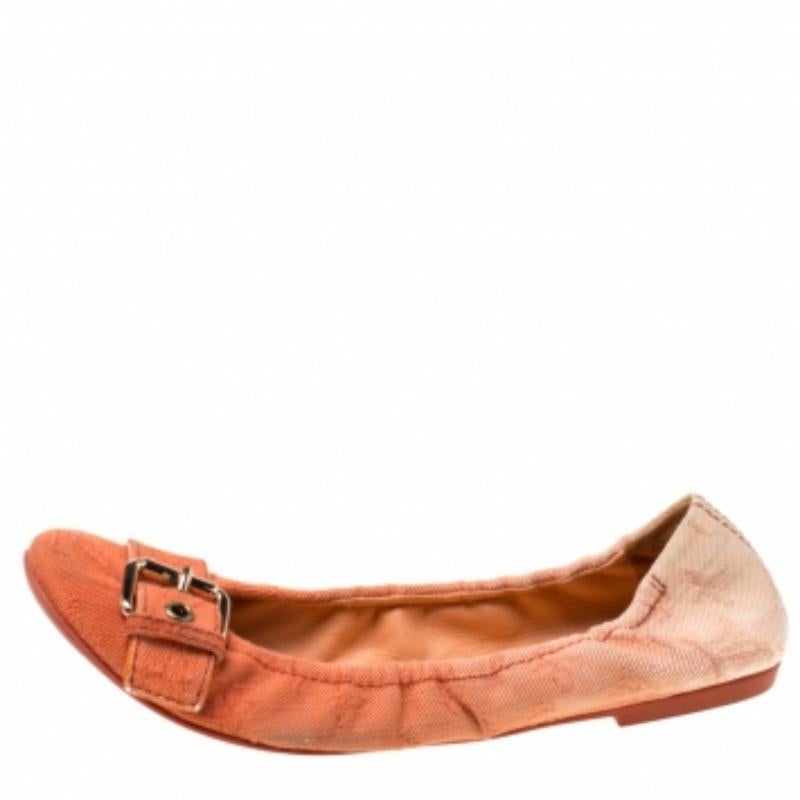 Louis Vuitton Ballerine con fibbia in denim bicolore misura 37,5 In condizioni discrete in vendita a Dubai, Al Qouz 2