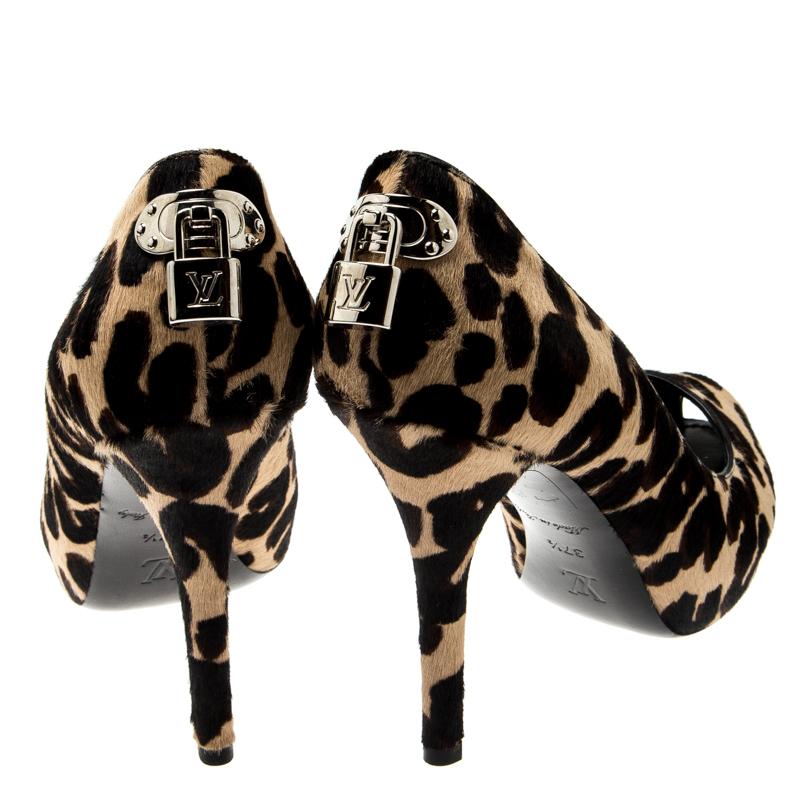 Louis Vuitton Two Tone Leopard Print Pony Hair Oh Really! Peep Toe Pumps 37.5 In Good Condition In Dubai, Al Qouz 2
