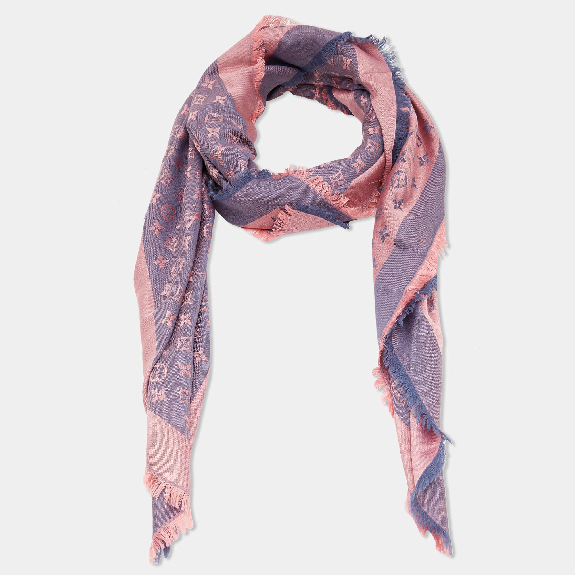 For days when you want your accessory to essay your style, this Louis Vuitton shawl is perfect. It carries a gorgeous shade with the signature Monogram all over it. This shawl is created from quality fabrics for a luxurious feel and is completed