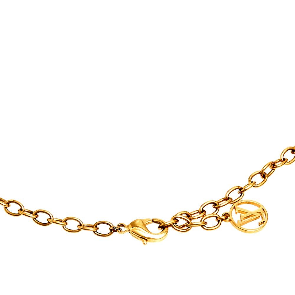 Look gorgeous as you wear this beautiful necklace crafted beautifully from two-toned metal by Louis Vuitton. It is the perfect accessory to wear to parties or to wear at work. This necklace is bound to draw all attention towards you and it is a