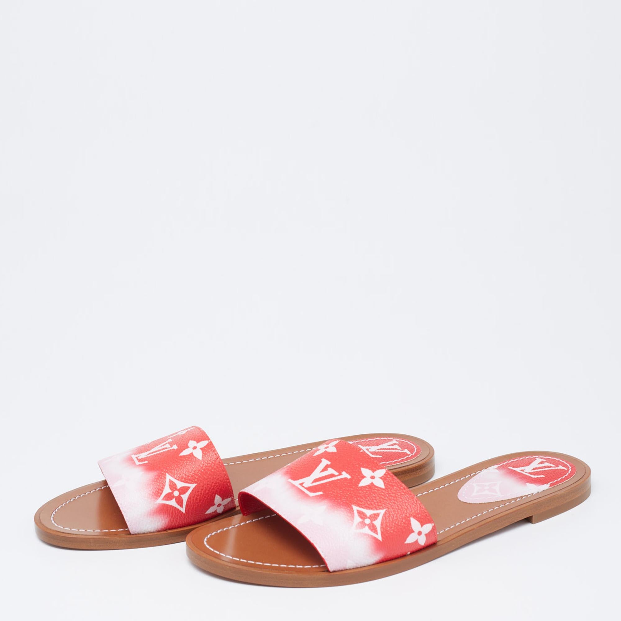 Louis Vuitton Two-Tone Monogram Coated Canvas Escale Lock It Flat Slides Size 37 In New Condition In Dubai, Al Qouz 2