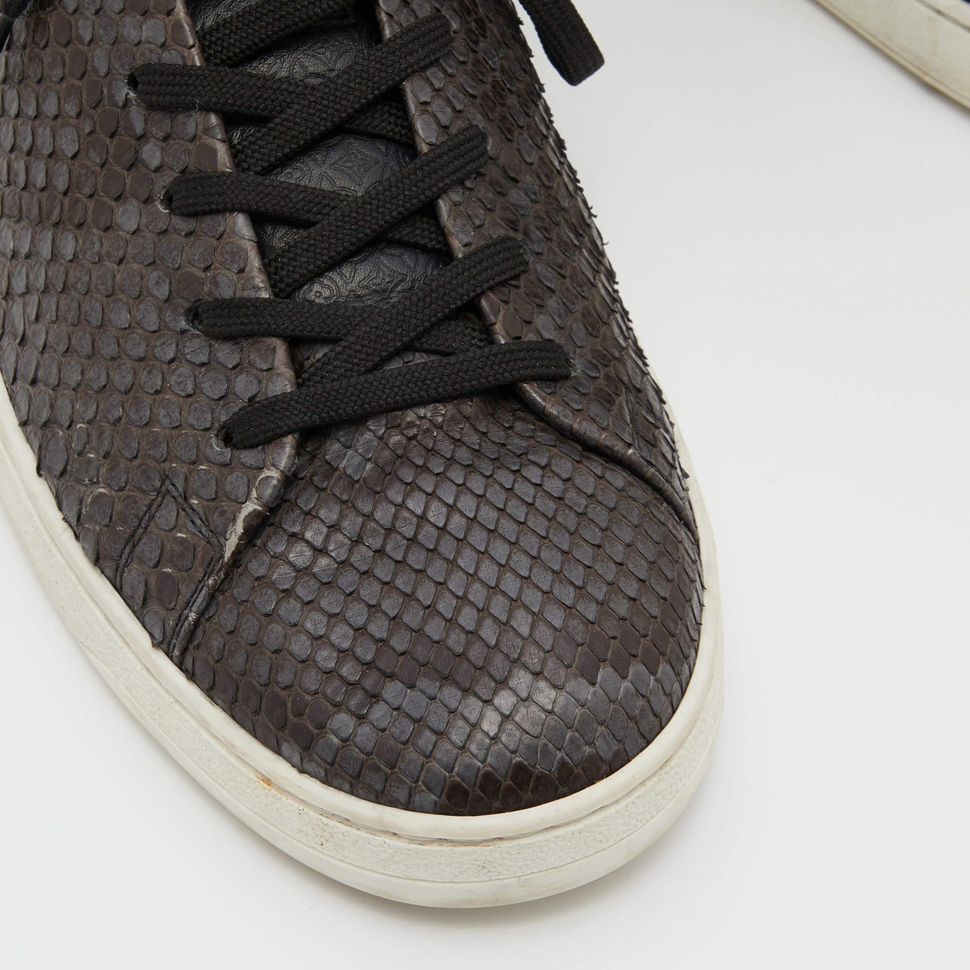 Louis Vuitton Two Tone Python Frontrow Sneakers Size 43.5 In Good Condition For Sale In Dubai, Al Qouz 2