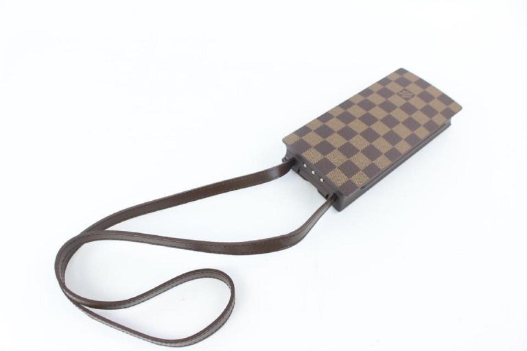 Louis Vuitton makeup bag in ebene checkered coated canvas, En très