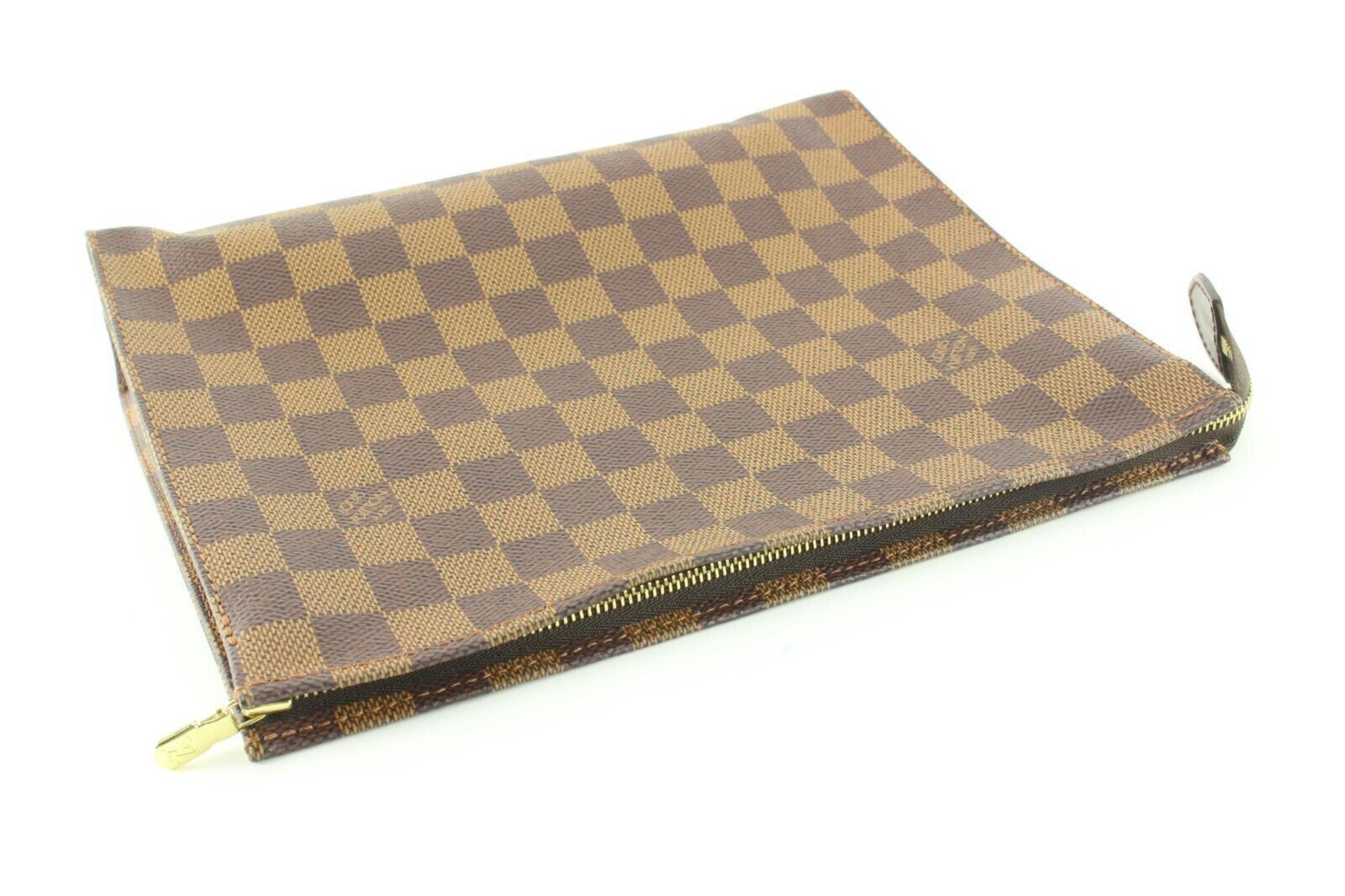 Louis Vuitton Ultra Rare Damier Ebene Toiletry 26 Cosmetic Pouch 2LK0427 In Excellent Condition For Sale In Dix hills, NY