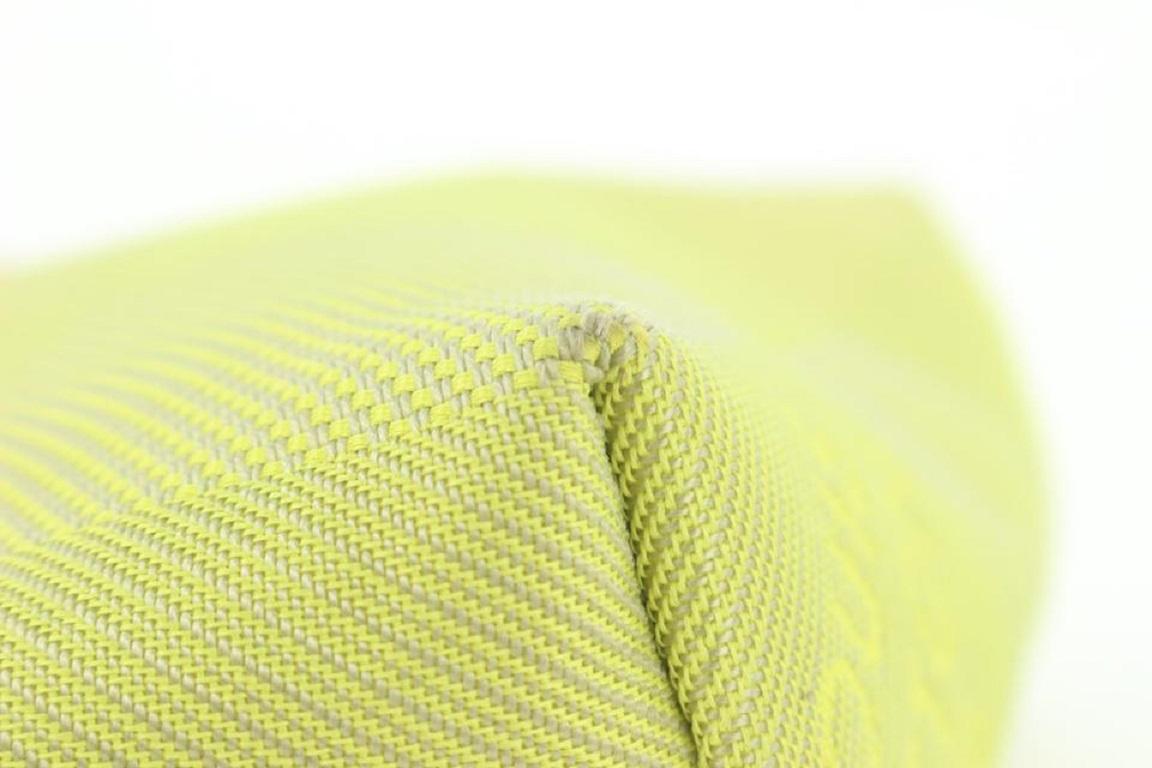 Louis Vuitton Ultra Rare LV Cup Lime Green Damier Geant Pochette Wristlet im Angebot 5