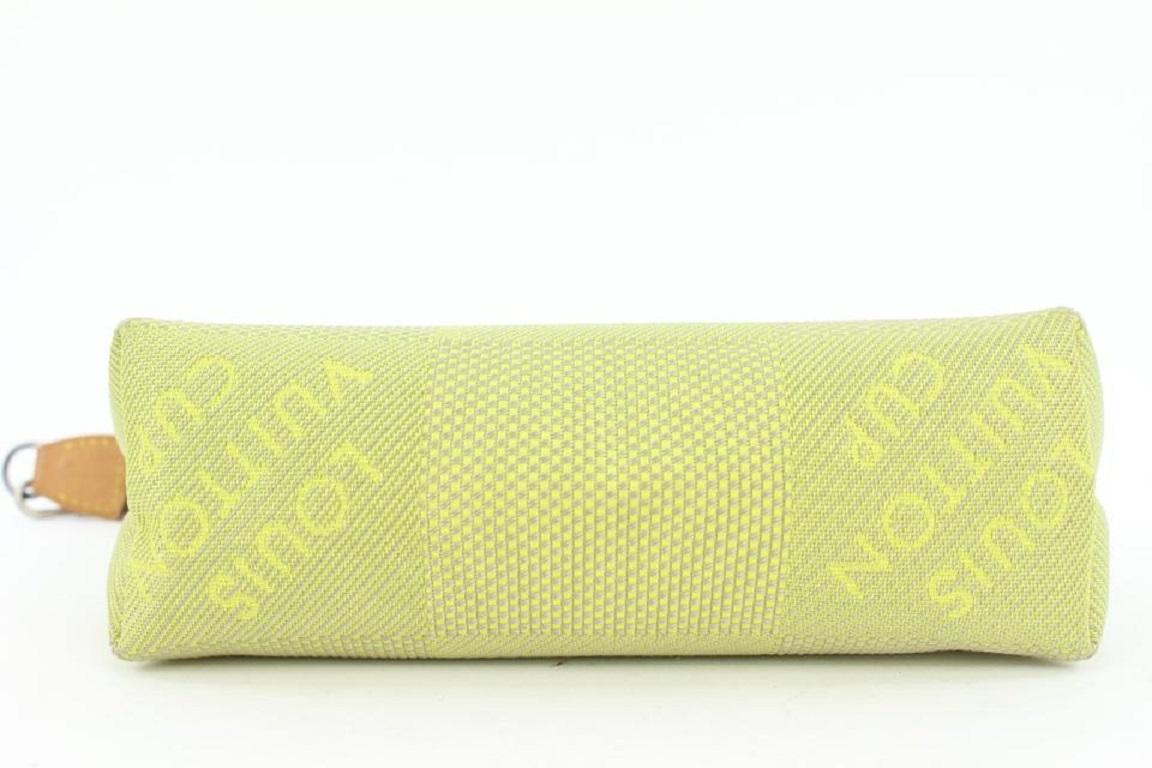 Louis Vuitton Ultra Rare LV Cup Lime Green Damier Geant Pochette Wristlet im Angebot 6