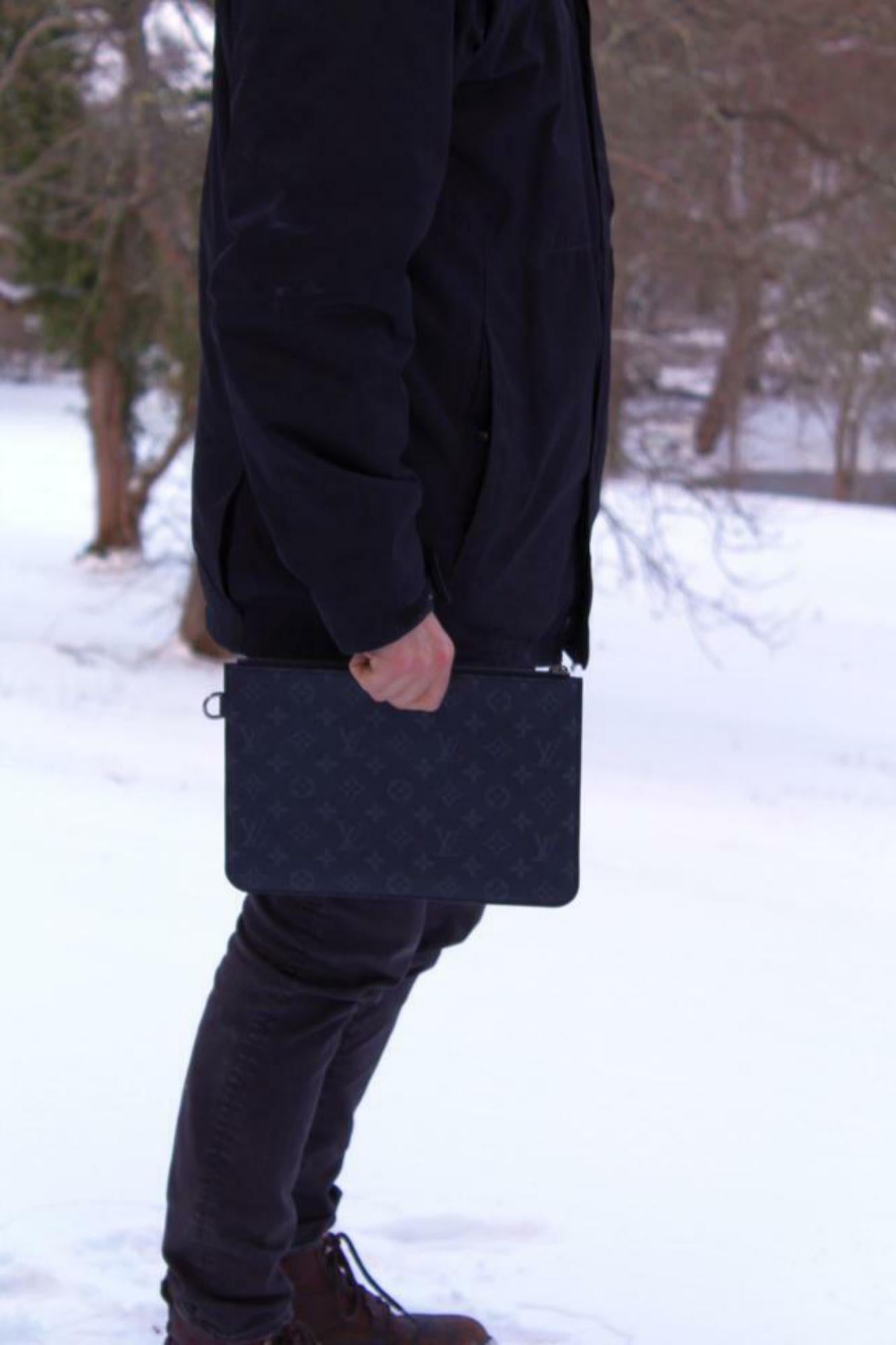 Louis Vuitton Ultra Rare Monogram Eclipse Fragment Cabas Light Pochette 859R413 8