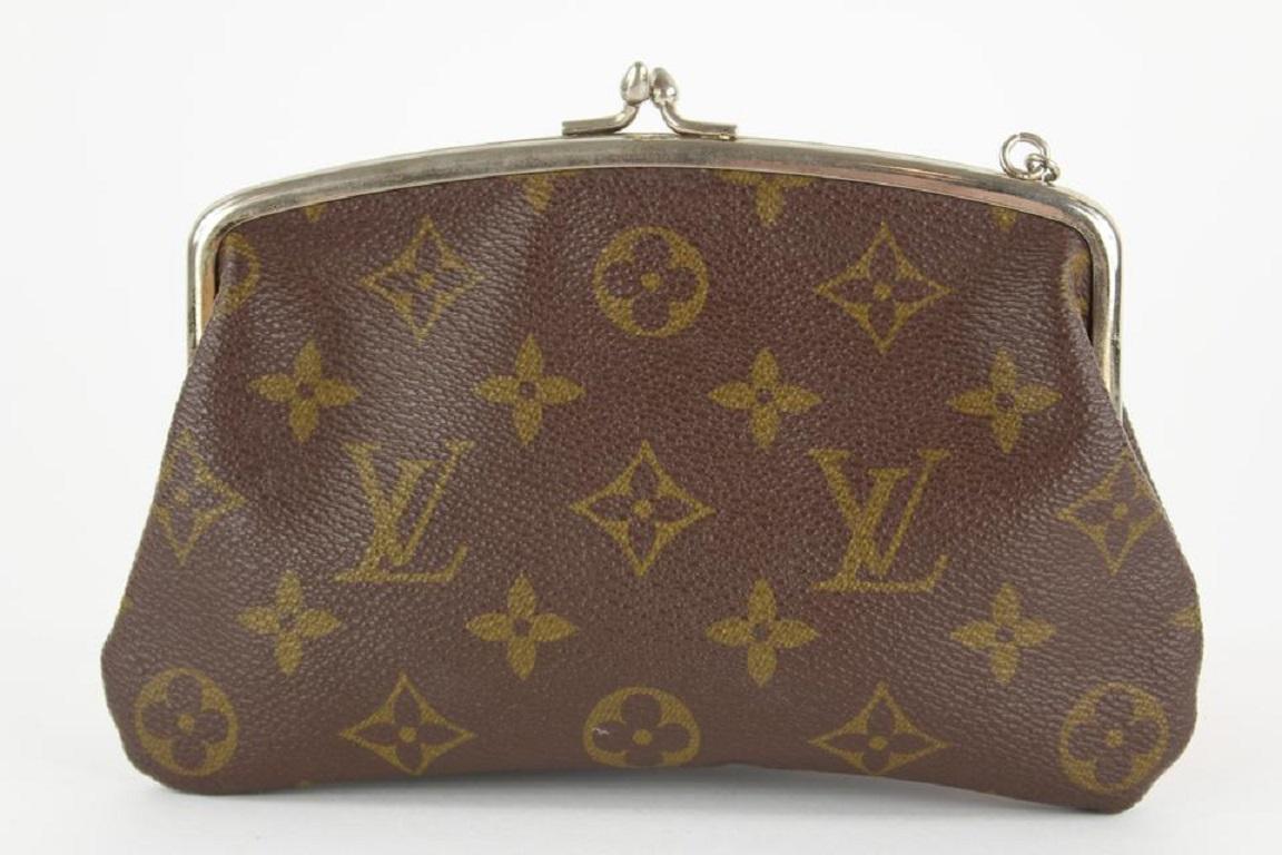 Louis Vuitton Ultra Rare Monogram Marais Kisslock Pouch French Twist Bag In Good Condition For Sale In Dix hills, NY