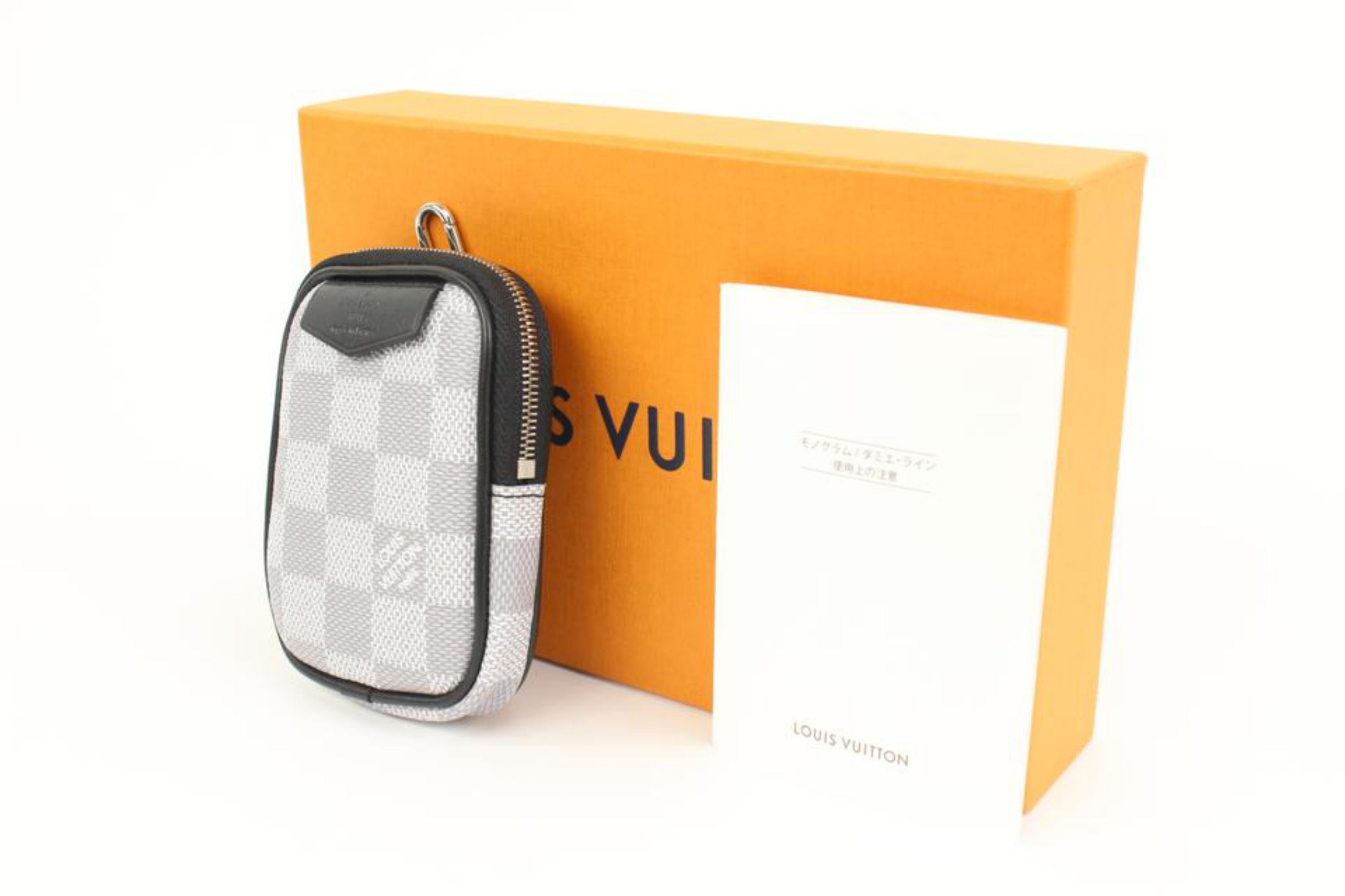 Louis Vuitton Ultra Rare White Damier Graphite Pouch 28lk321s
Date Code/Serial Number: SP4250
Made In: France
Measurements: Length:  3